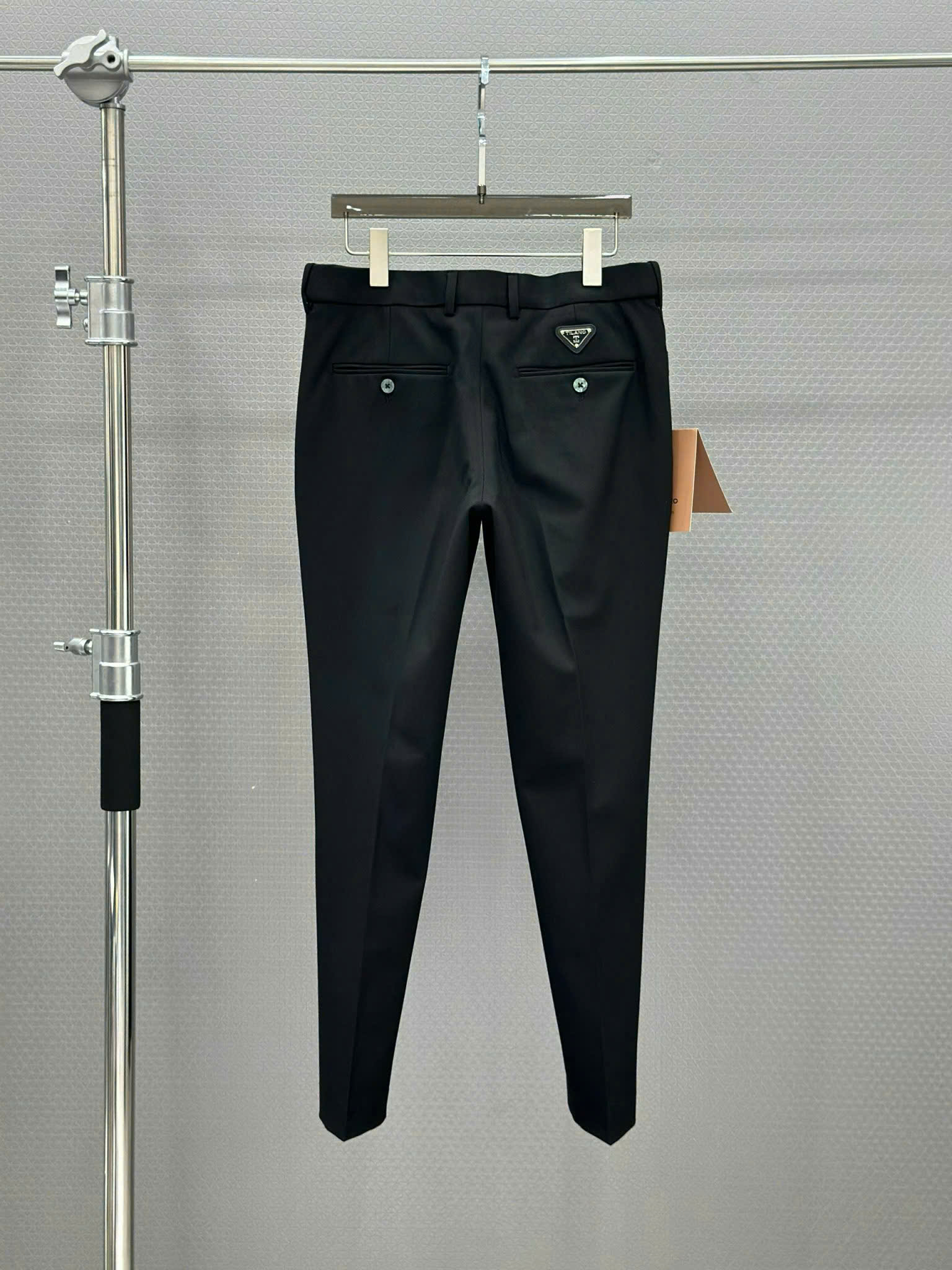 Quần tây âu Tilano logo thêu chữ T chỉ Vàng và tag tam giác túi sau Like Auth 29-35 VTN