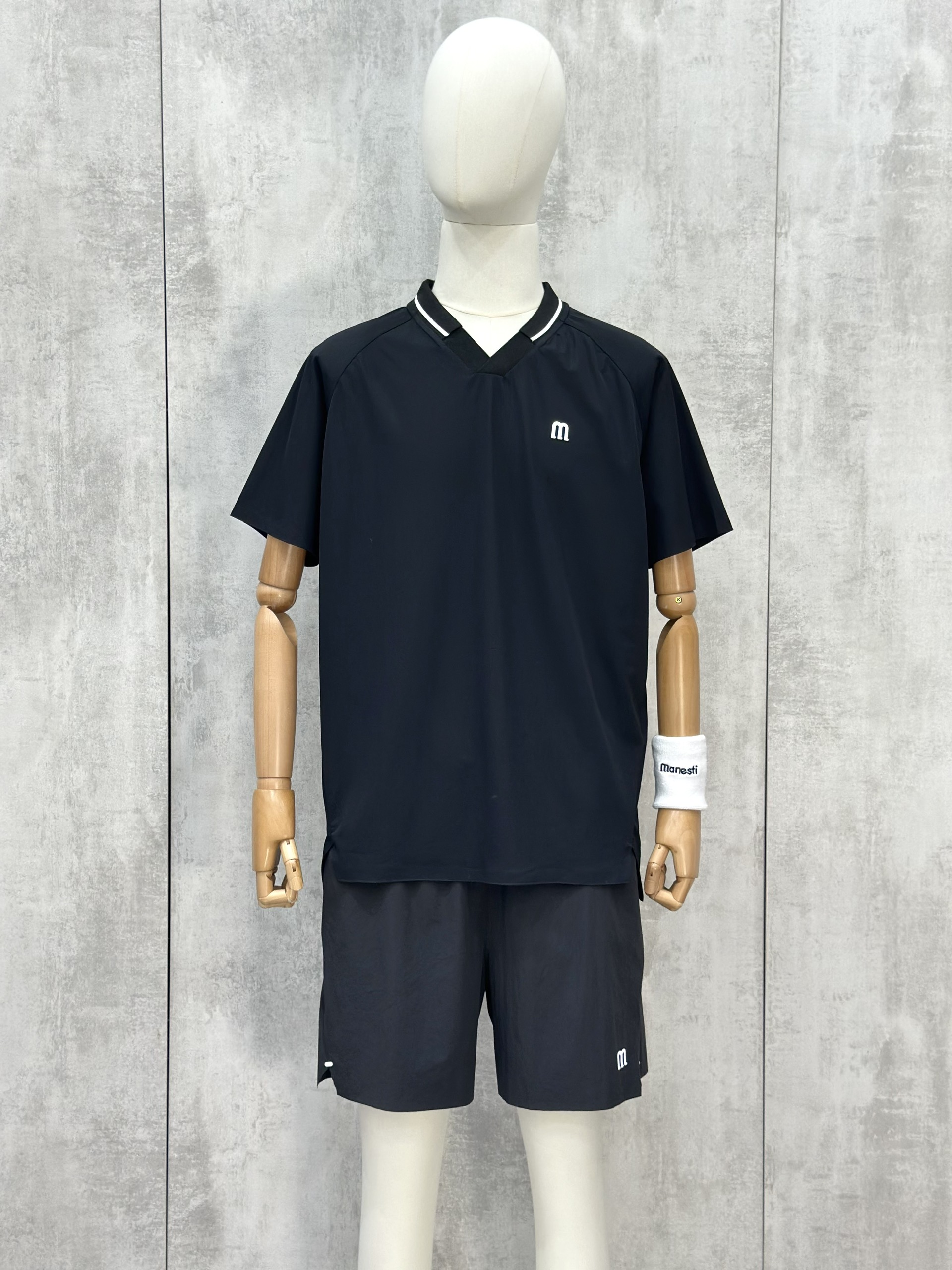 Set bộ thể thao hè Manseti Đen cổ tim Like Auth S-XL VTN