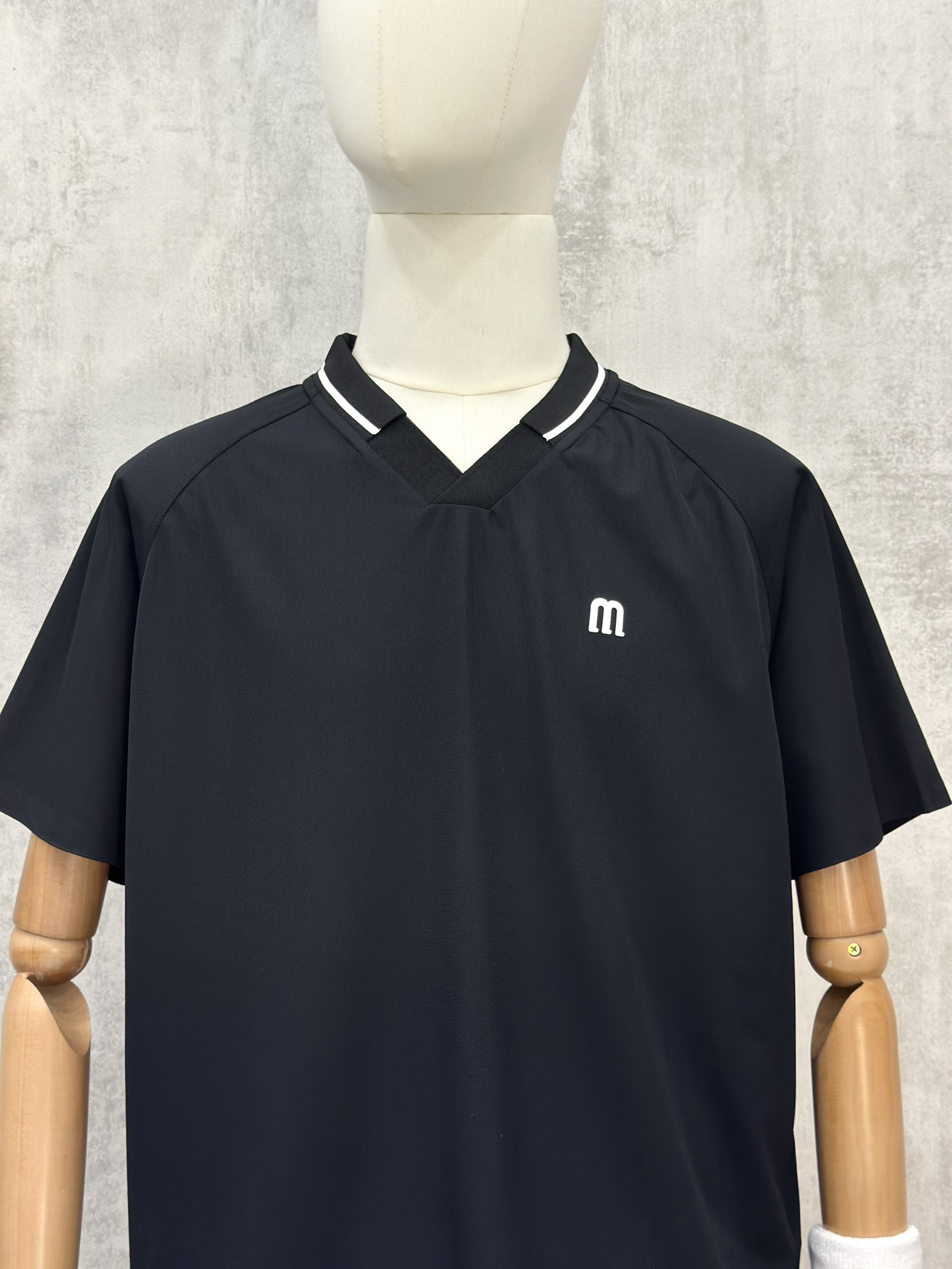 Set bộ thể thao hè Manseti Đen cổ tim Like Auth S-XL VTN