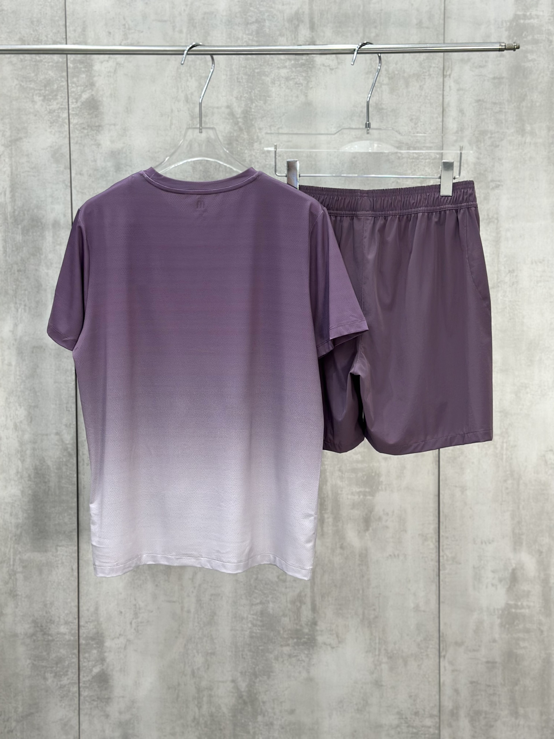 Set bộ thể thao hè Manseti Tím hiệu ứng Gradient cổ tròn Like Auth S-XL VTN