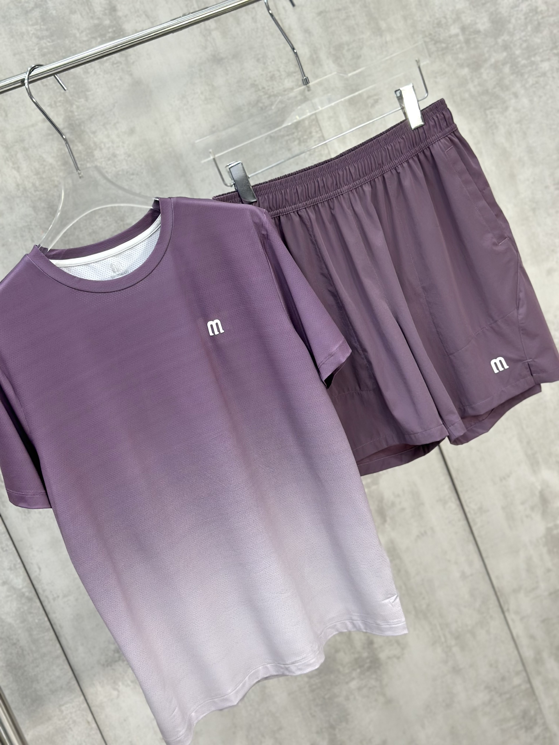 Set bộ thể thao hè Manseti Tím hiệu ứng Gradient cổ tròn Like Auth S-XL VTN