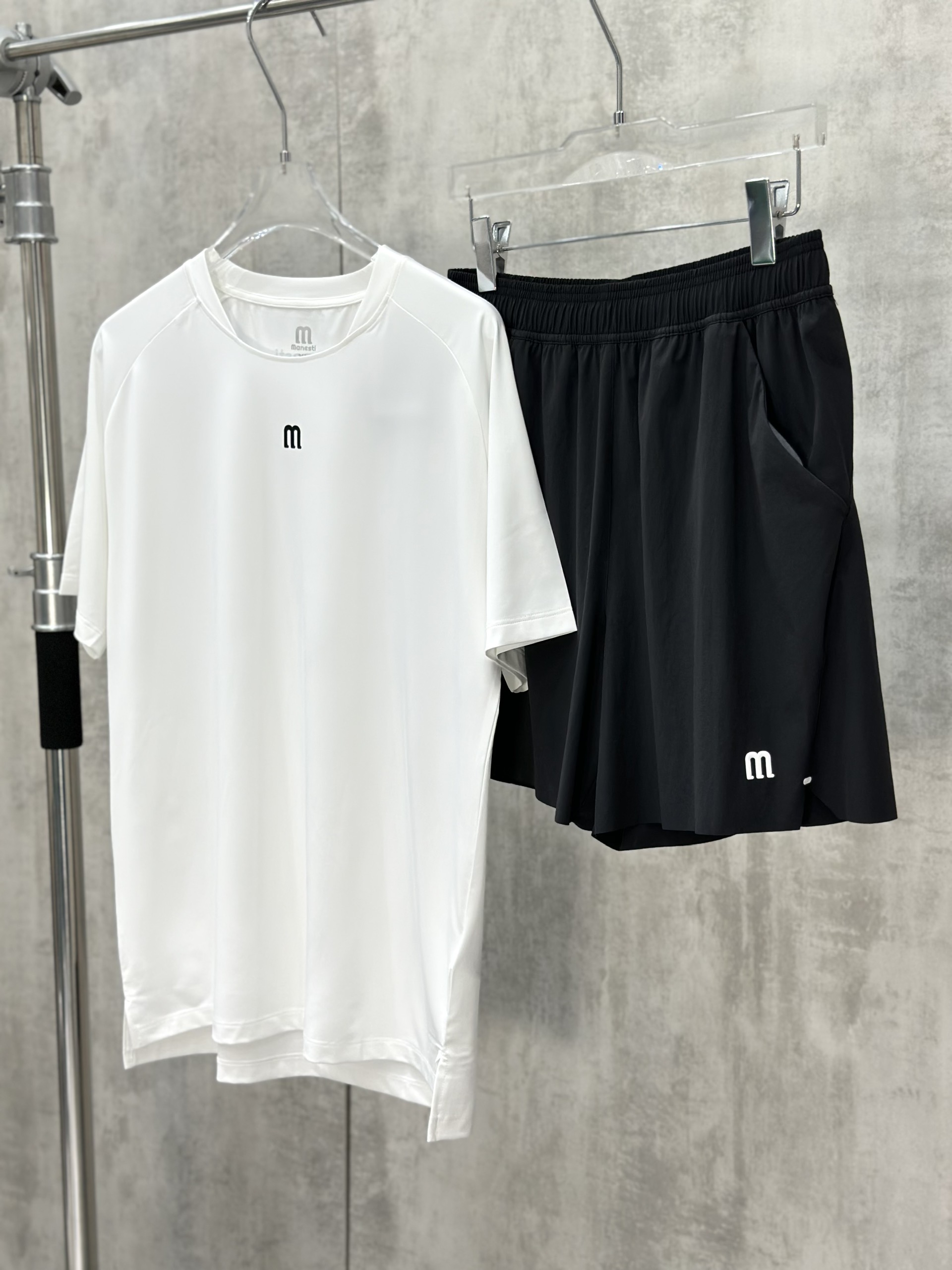 Set bộ thể thao hè Manseti Trắng Đen cổ tròn Like Auth S-XL VTN