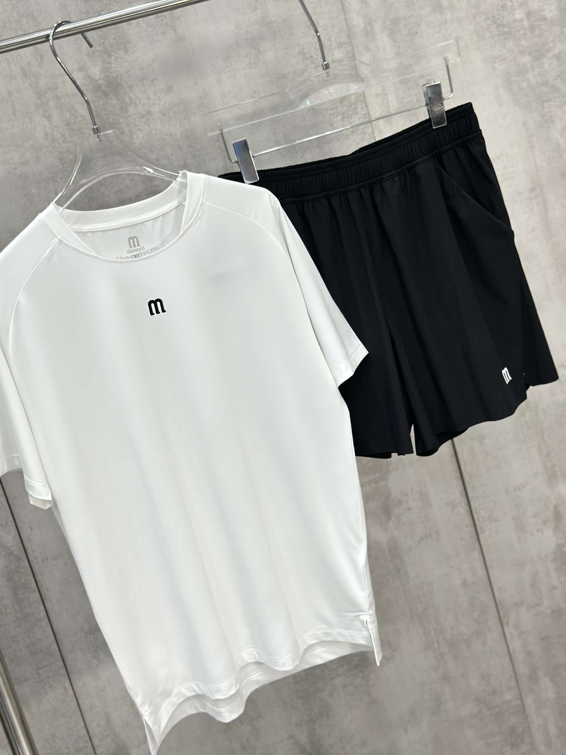 Set bộ thể thao hè Manseti Trắng Đen cổ tròn Like Auth S-XL VTN