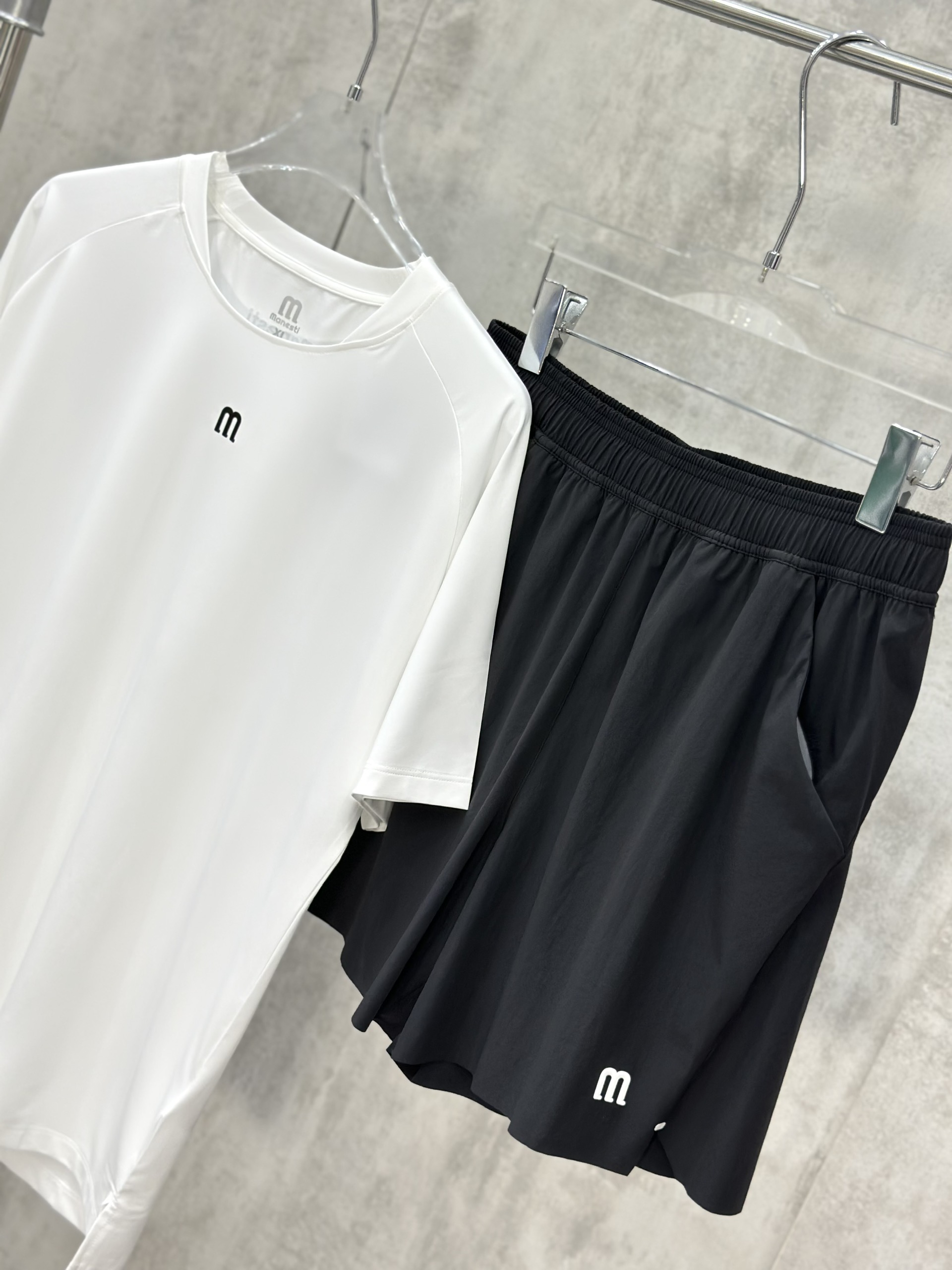 Set bộ thể thao hè Manseti Trắng Đen cổ tròn Like Auth S-XL VTN