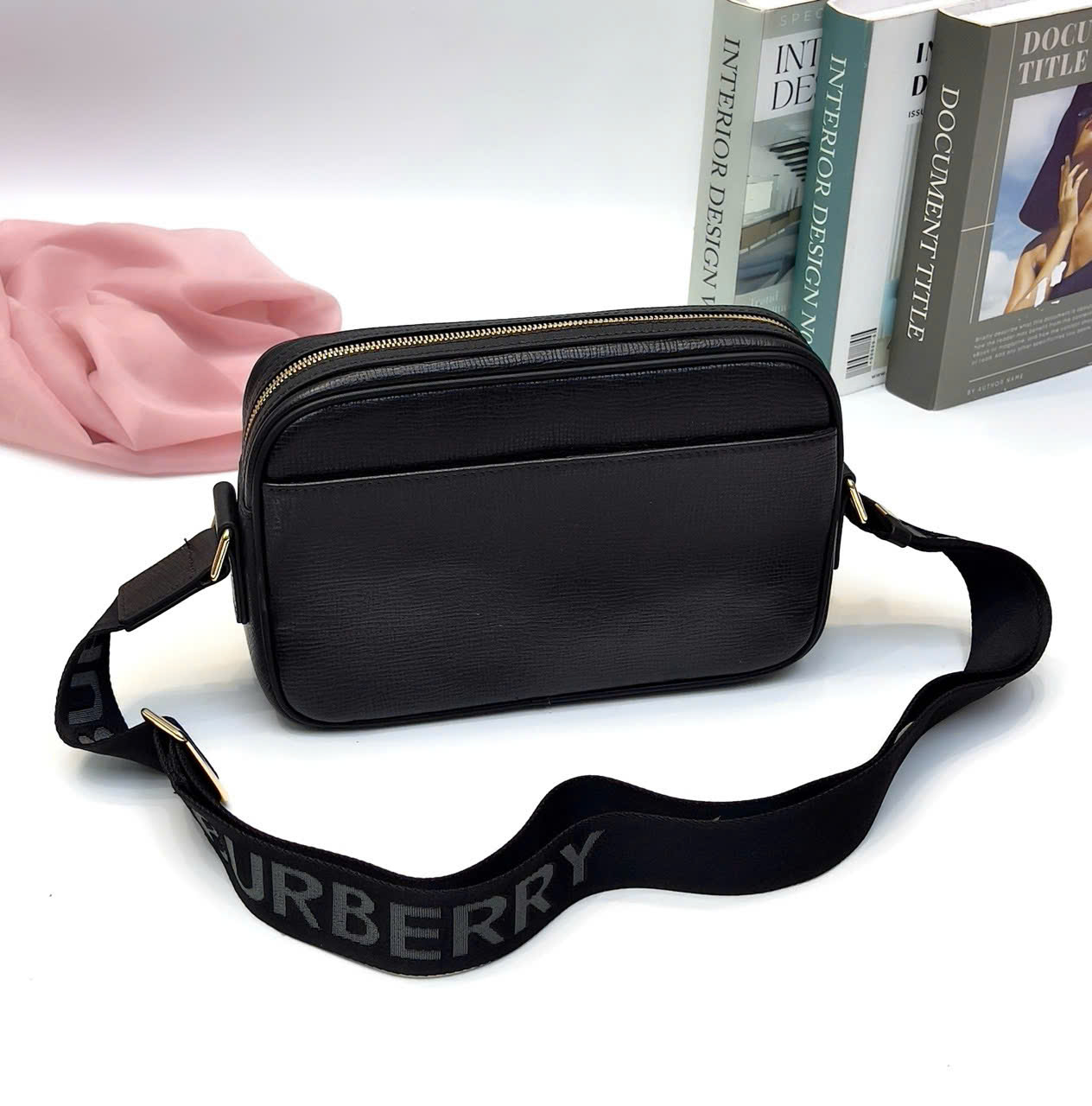 Túi đeo chéo Burberry BBR nắp gập vân chéo Like Auth 25x16x7 DDT