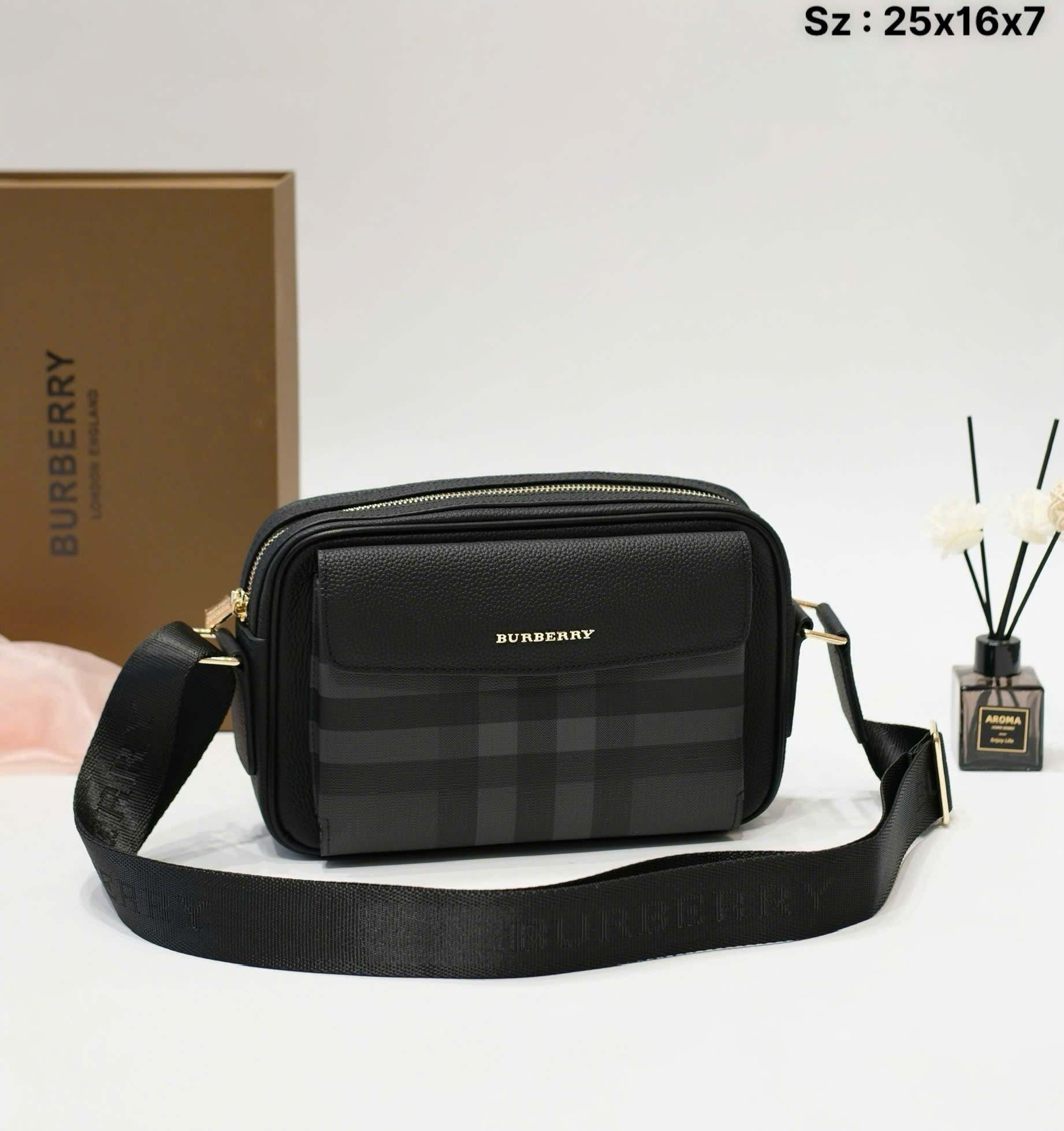 Túi đeo chéo Burberry BBR nắp gập kẻ sọc Xám Like Auth 25x16x7 DDT