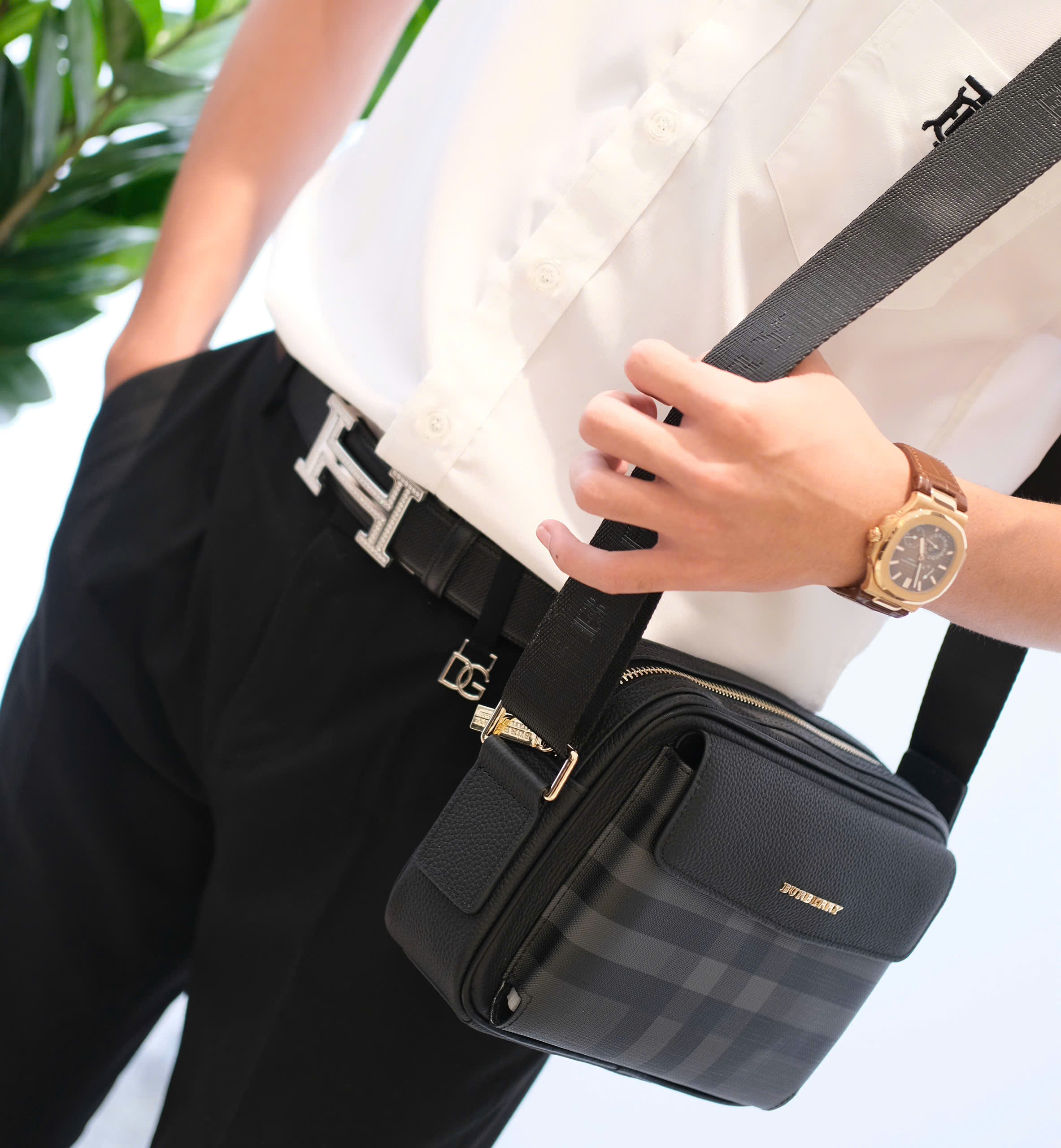 Túi đeo chéo Burberry BBR nắp gập kẻ sọc Xám Like Auth 25x16x7 DDT