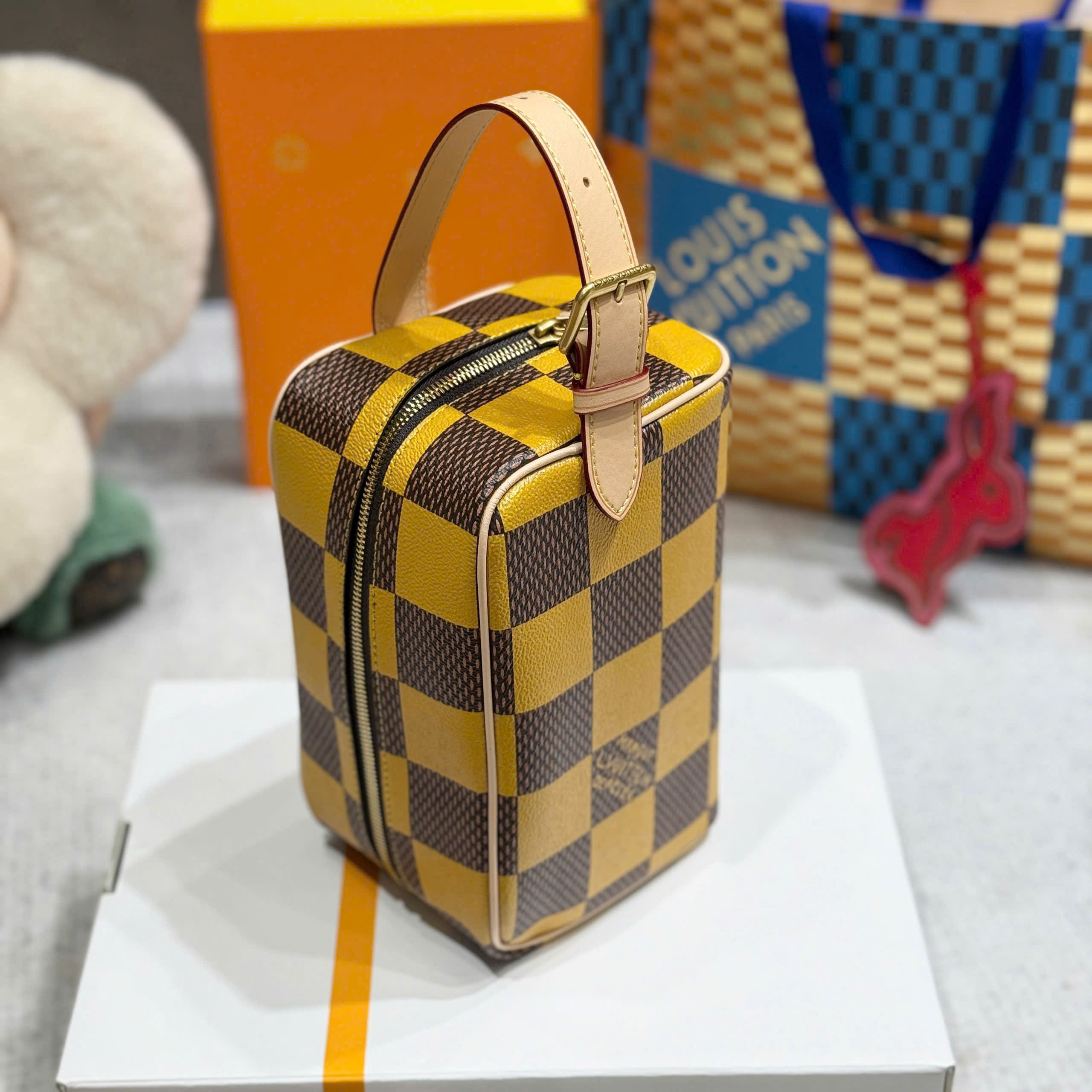 Túi ví Clutch Louis Vuitton LV Locker Dopp Kit Monogram Canvas new 2026 Like Auth 23x13x12 PLD