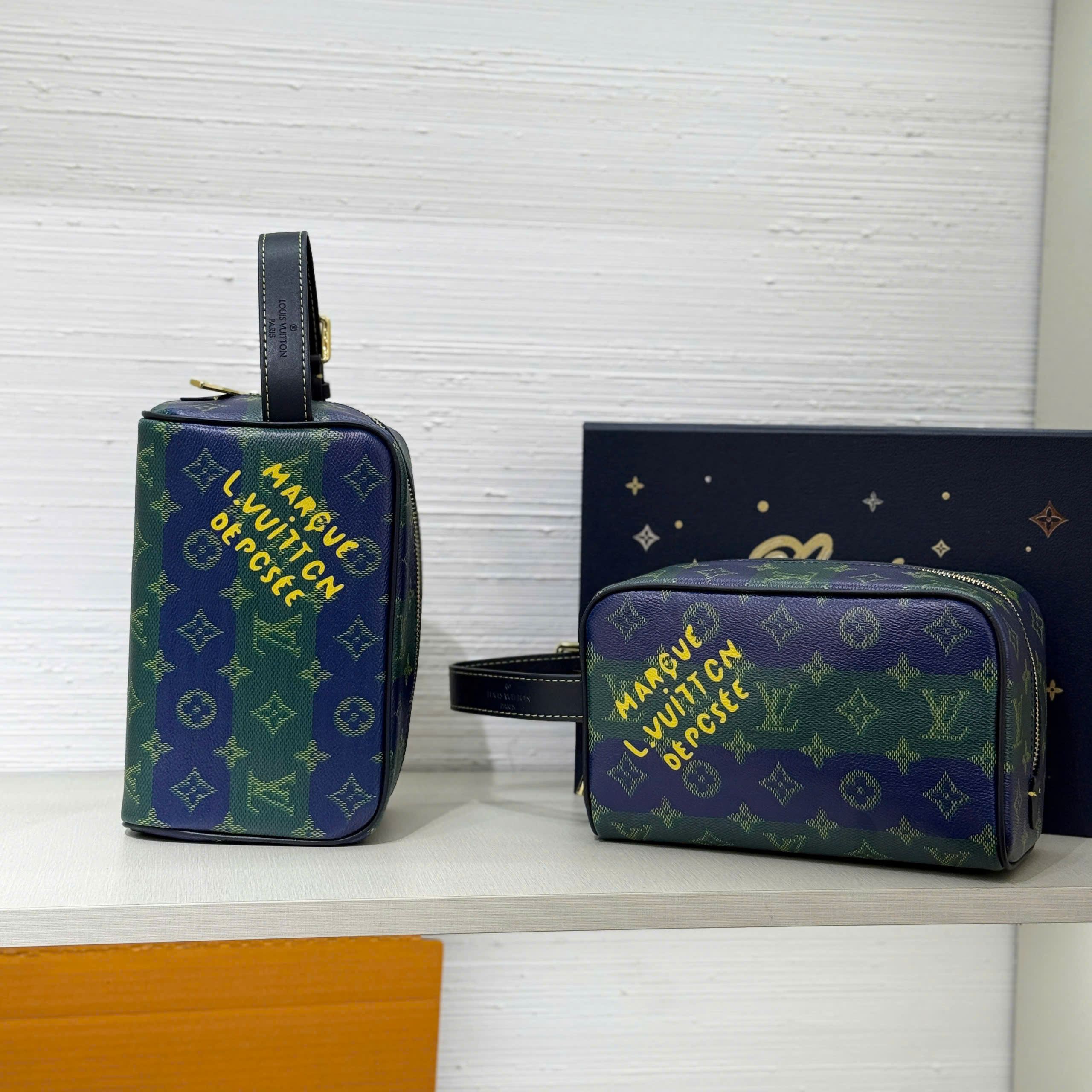 Túi ví Clutch Louis Vuitton LV Locker Dopp Kit Monogram Canvas new 2026 Like Auth 23x13x12 PLD