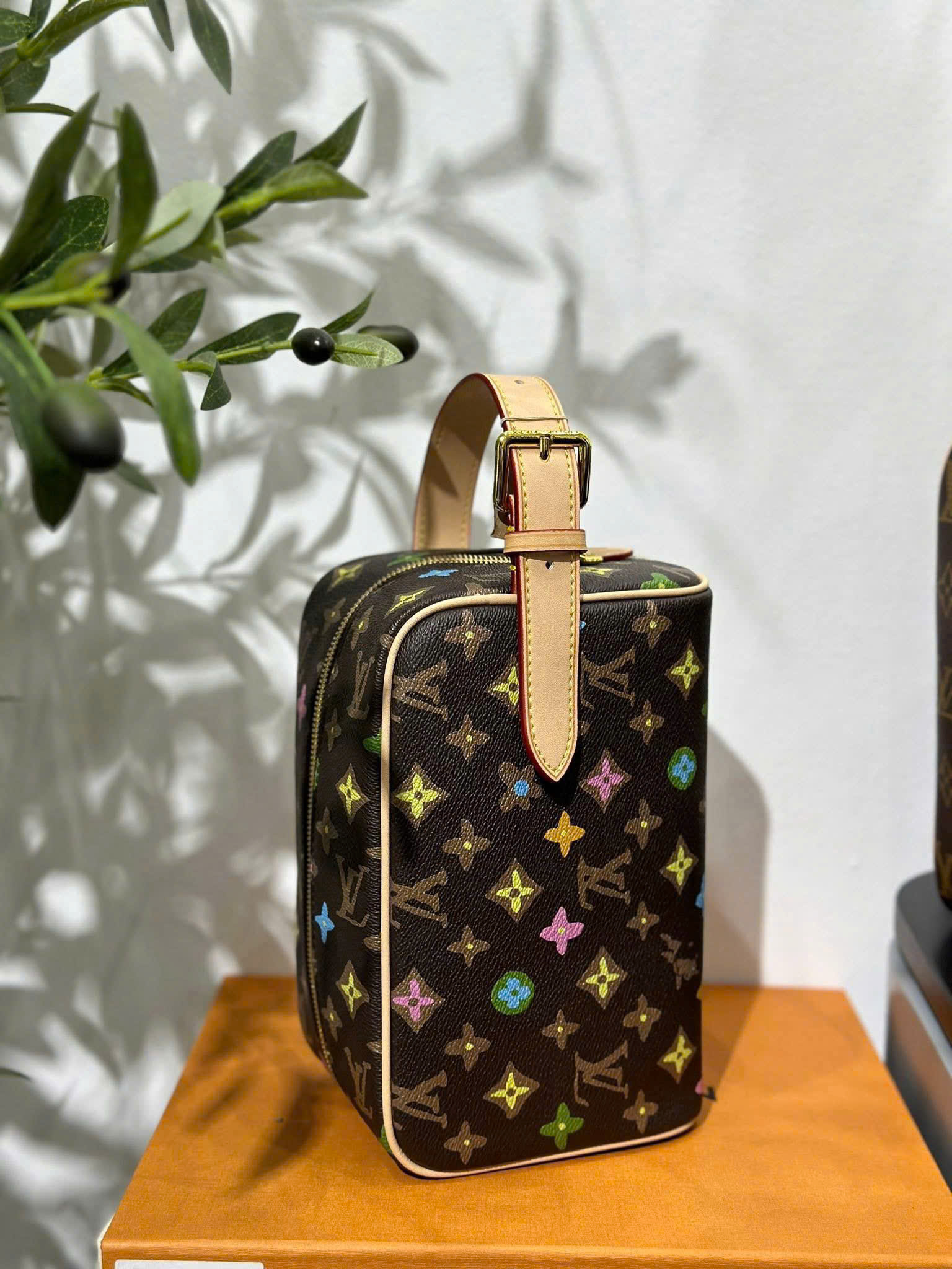 Túi ví Clutch Louis Vuitton LV Locker Dopp Kit Monogram Canvas new 2026 Like Auth 23x13x12 PLD