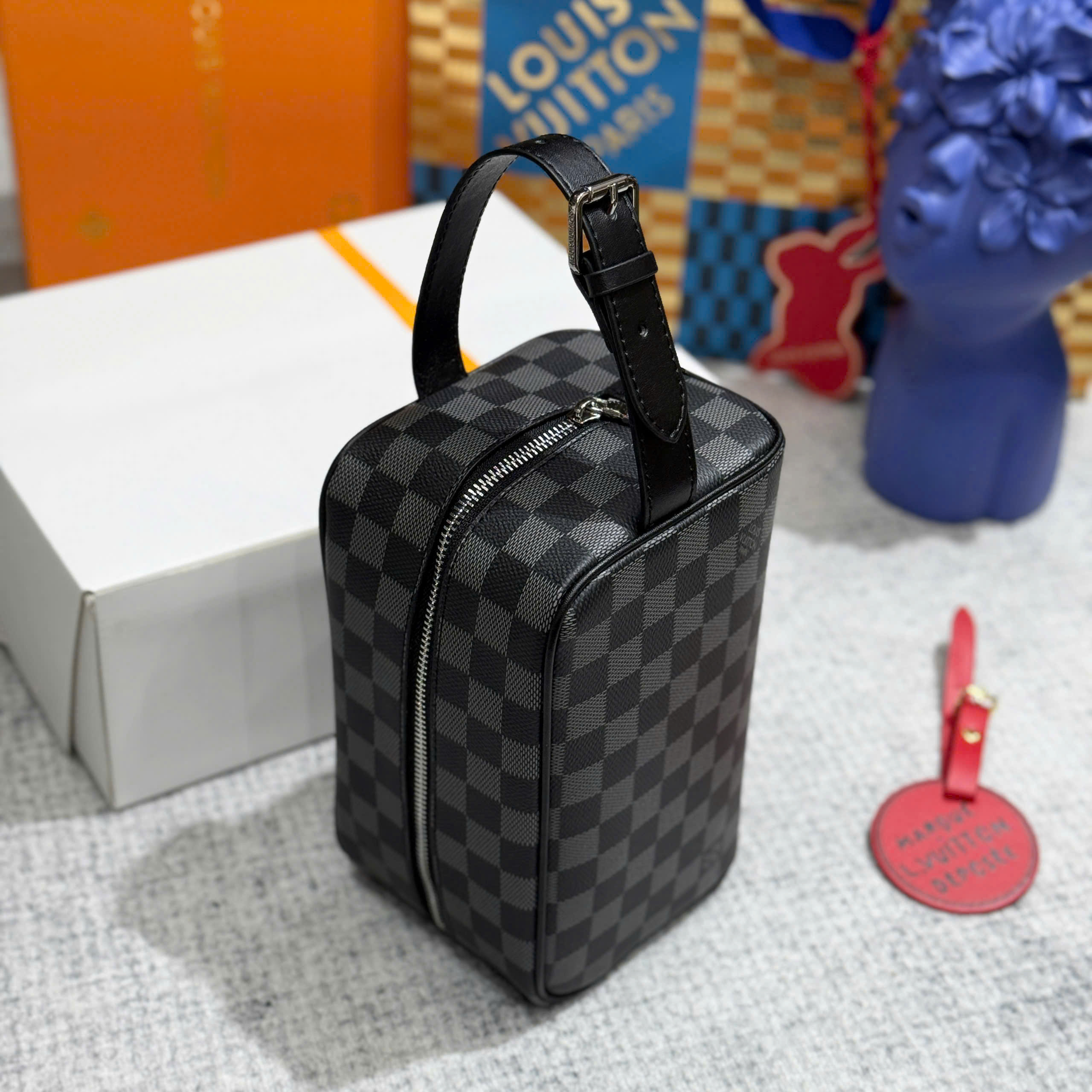 Túi ví Clutch Louis Vuitton LV Locker Dopp Kit Monogram Canvas new 2026 Like Auth 23x13x12 PLD