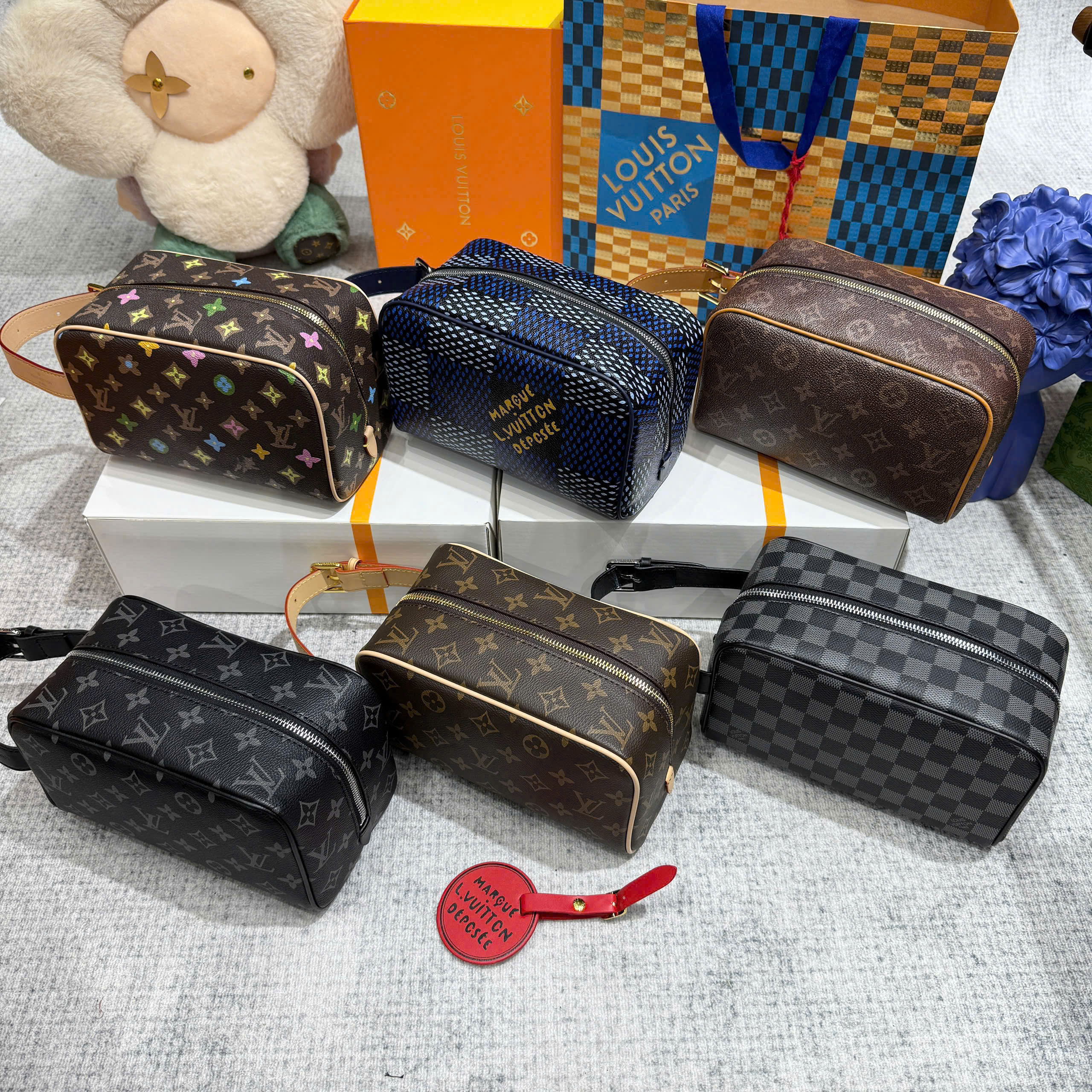 Túi ví Clutch Louis Vuitton LV Locker Dopp Kit Monogram Canvas new 2026 Like Auth 23x13x12 PLD