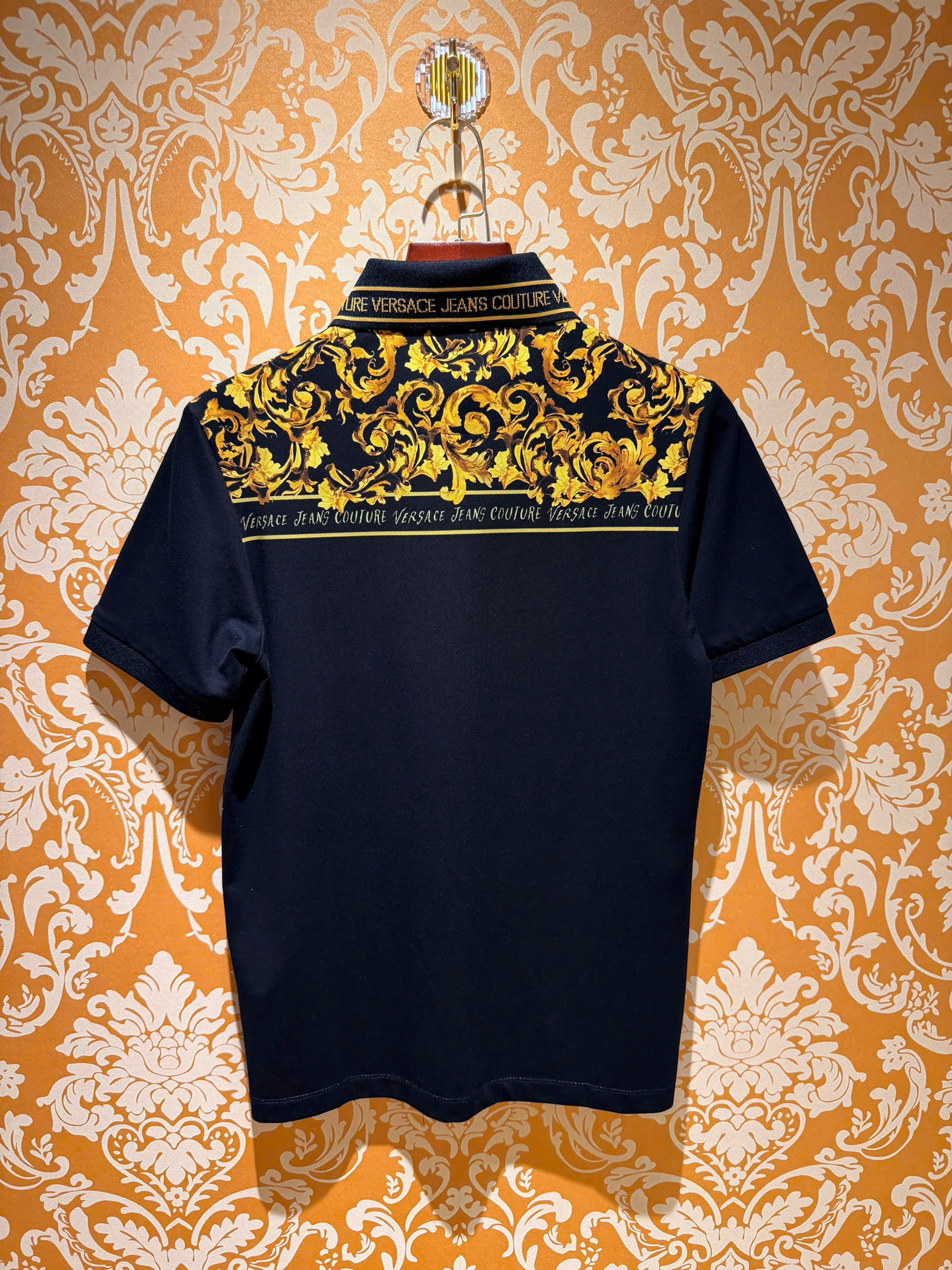 Áo polo hình Versace họa tiết lưng và túi ngực Like Auth 44-50 MK