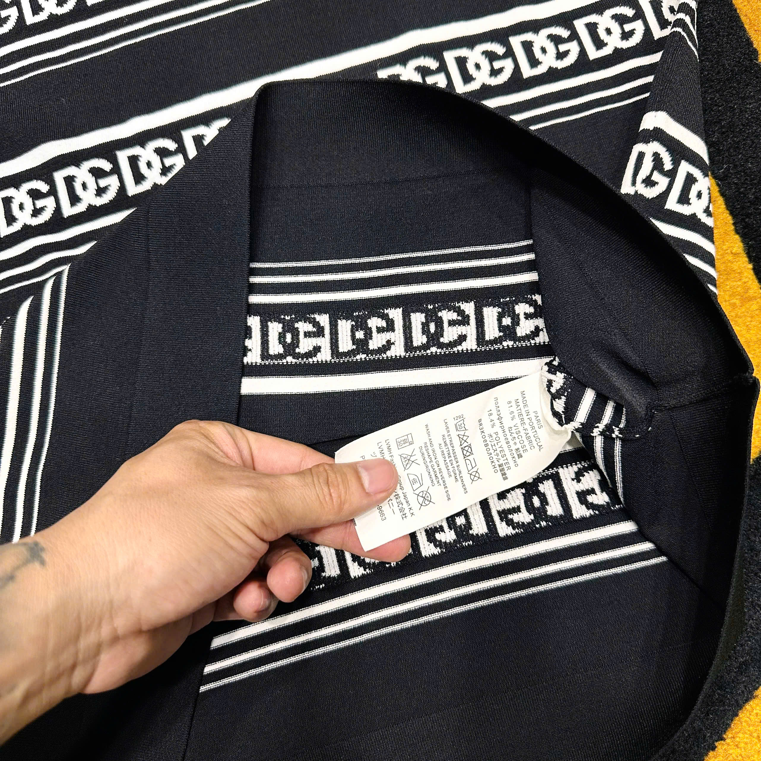 Áo phông T shirt Dolce Gabbana DG logo kẻ ngang Like Auth 48-52 MK/đen