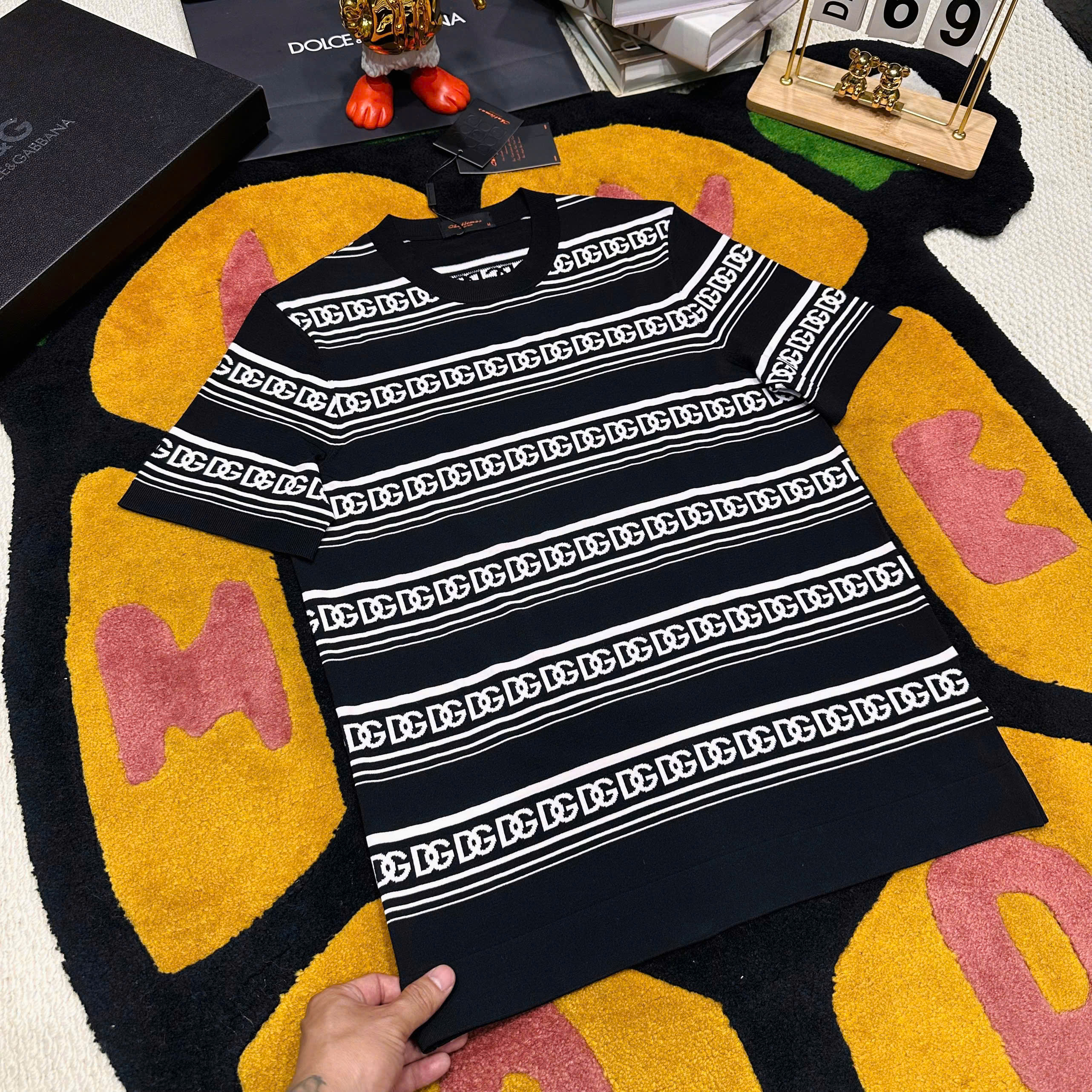 Áo phông T shirt Dolce Gabbana DG logo kẻ ngang Like Auth 48-52 MK/đen