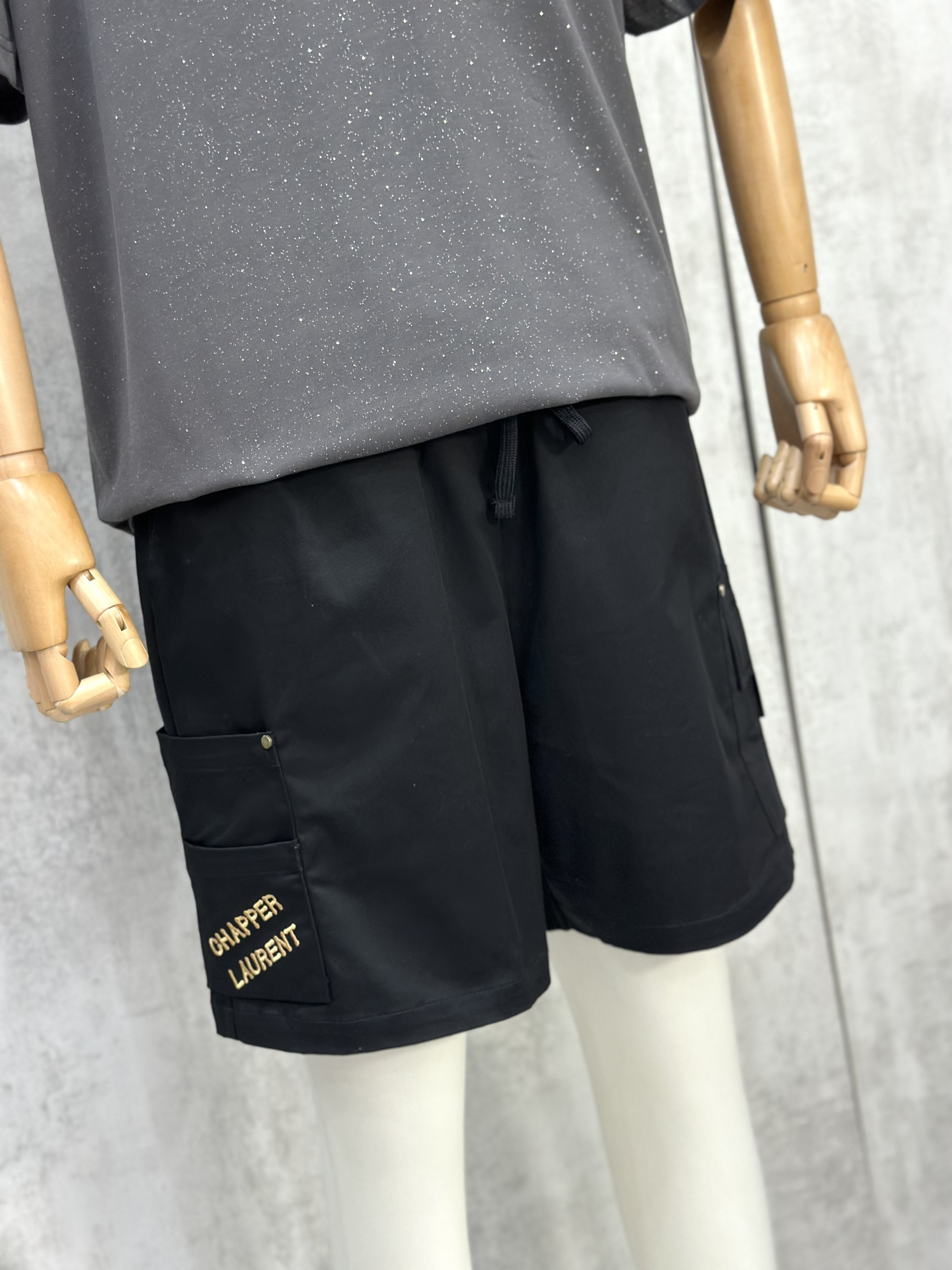 Quần short ngố vải Chapper Laurent logo thêu túi đùi Like Auth S-L VTN