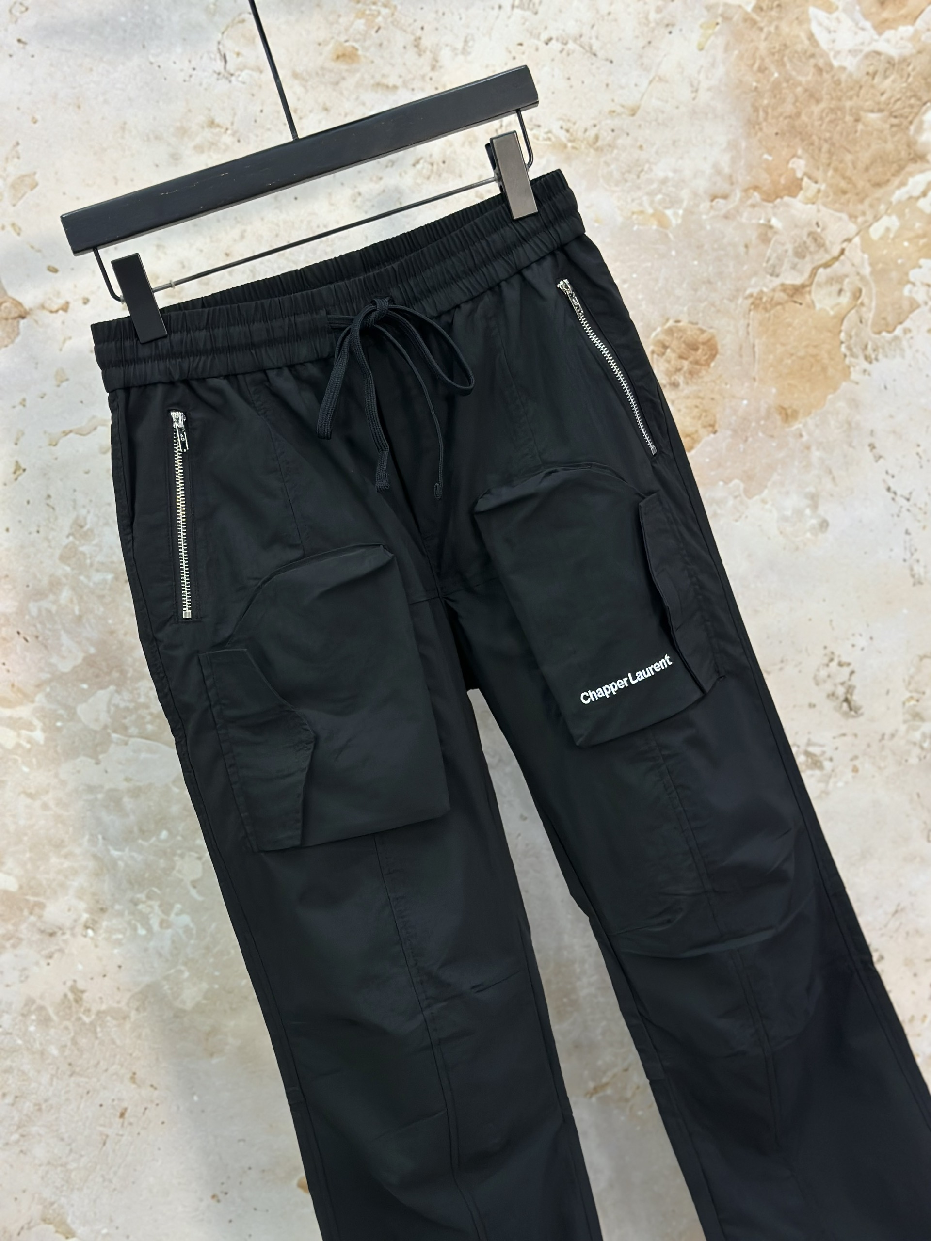 Quần jogger vải Chapper Laurent logo thêu túi đùi phối khóa ZIP Like Auth S-L VTN