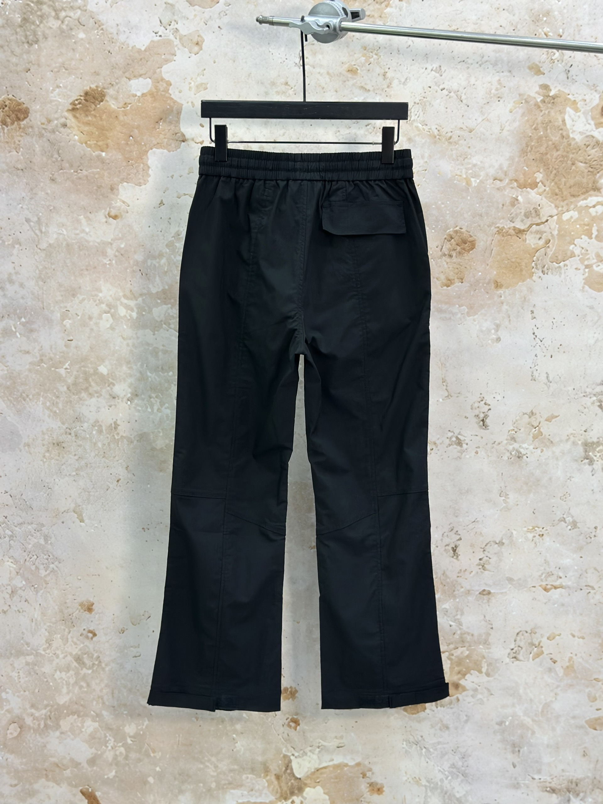 Quần jogger vải Chapper Laurent logo thêu túi đùi phối khóa ZIP Like Auth S-L VTN