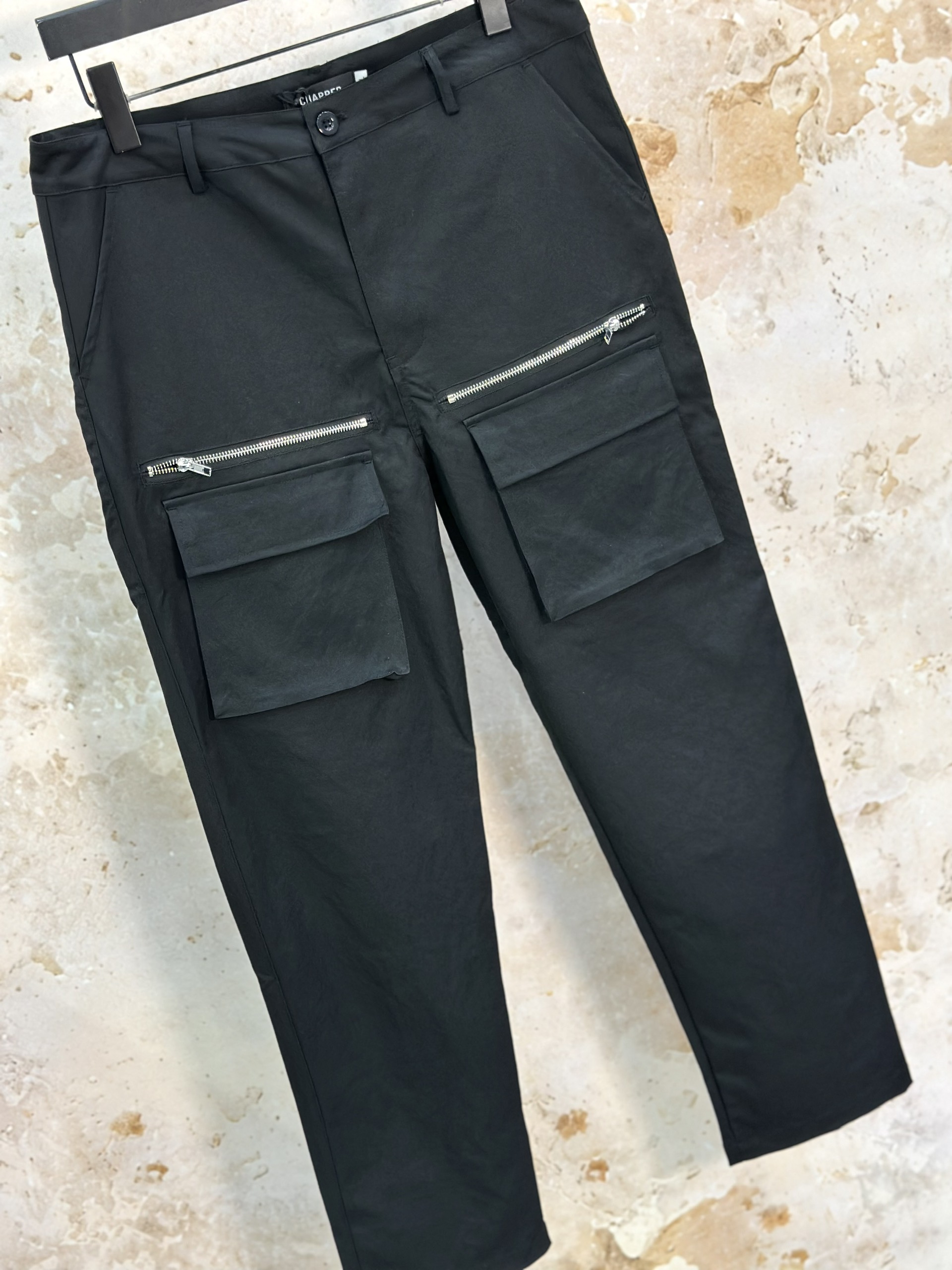 Quần jogger vải Chapper Laurent túi đùi phối khóa ZIP Like Auth S-L VTN