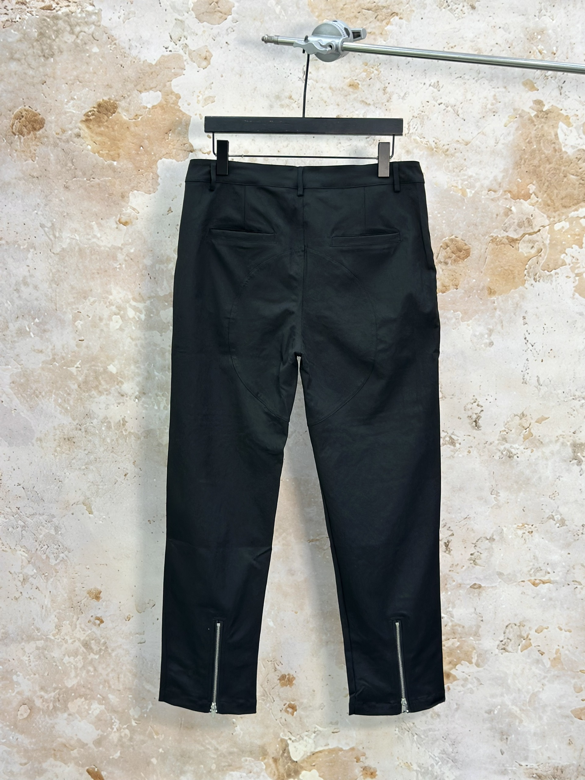 Quần jogger vải Chapper Laurent túi đùi phối khóa ZIP Like Auth S-L VTN