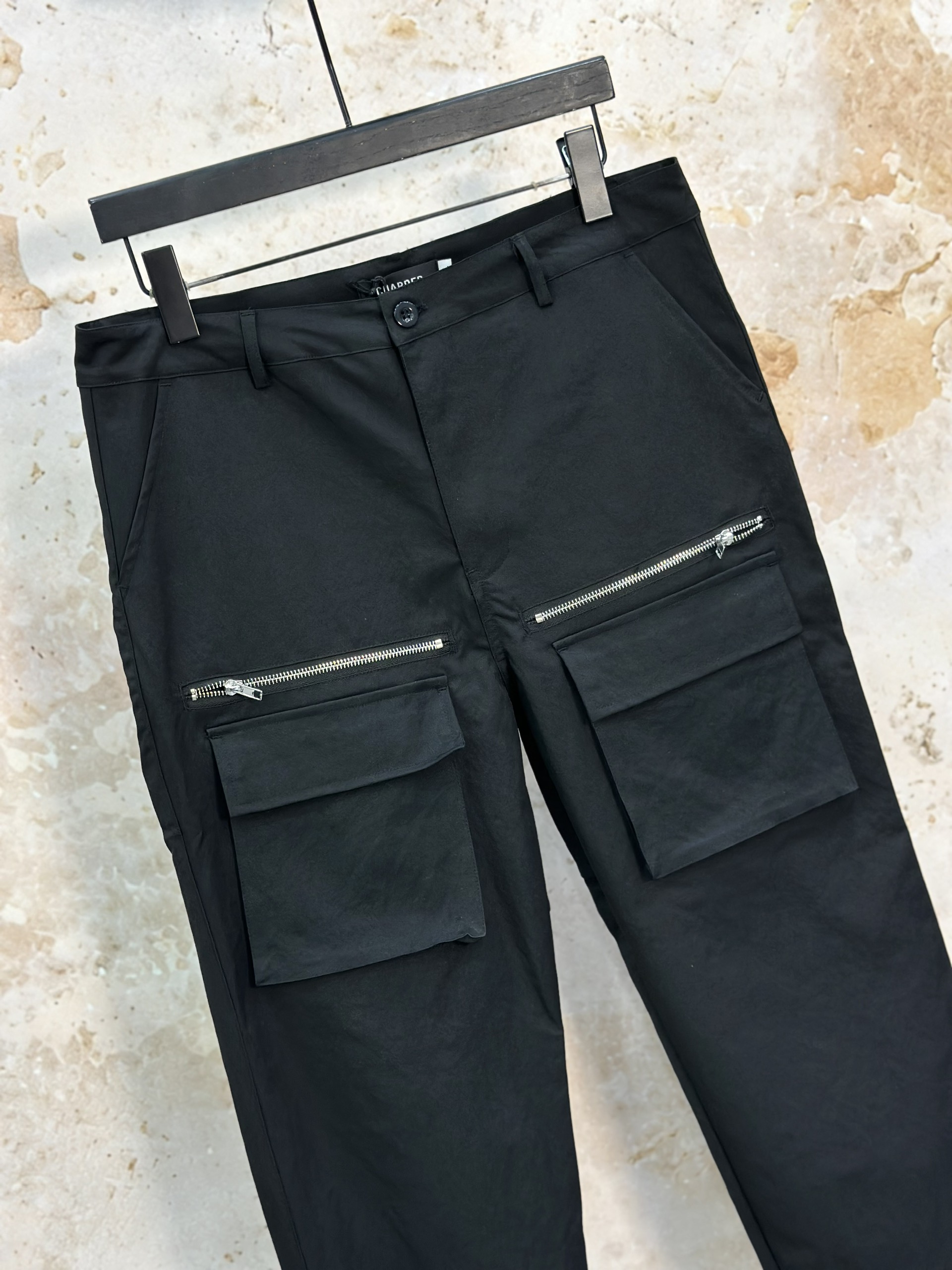 Quần jogger vải Chapper Laurent túi đùi phối khóa ZIP Like Auth S-L VTN