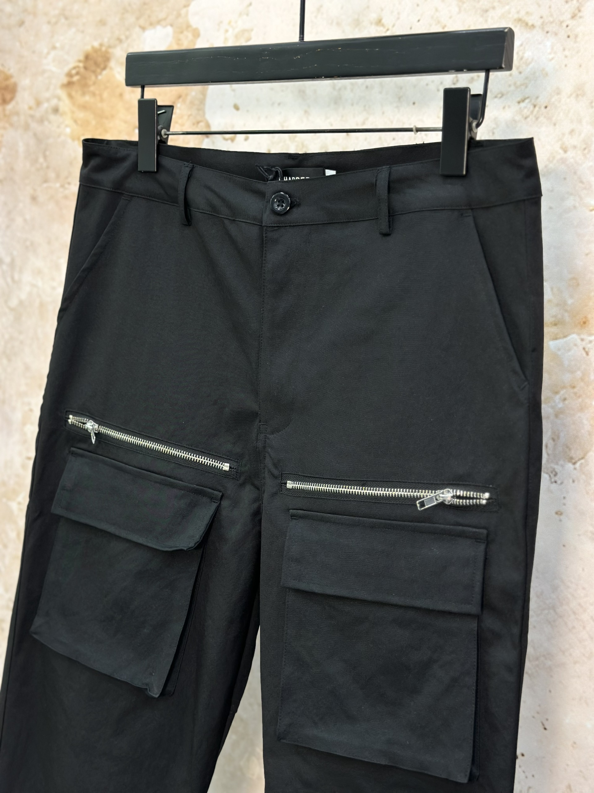 Quần jogger vải Chapper Laurent túi đùi phối khóa ZIP Like Auth S-L VTN