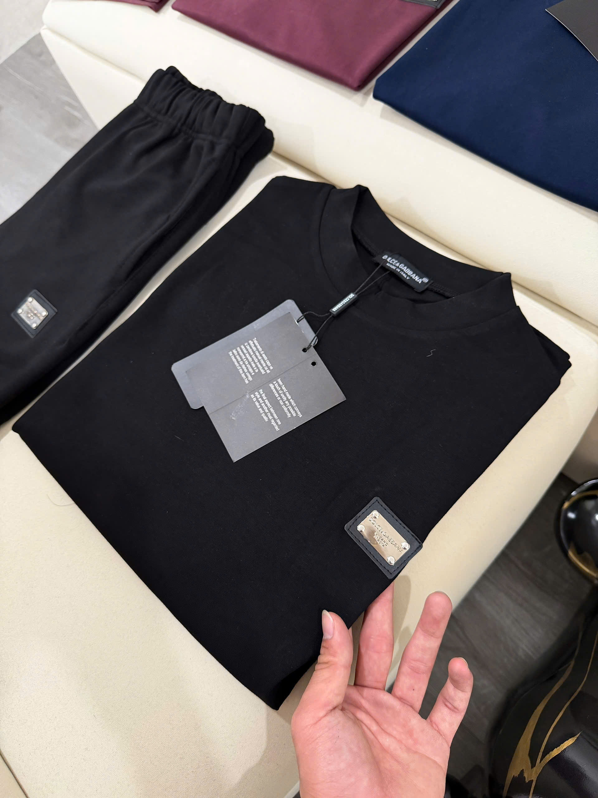 Set bộ hè Dolce Gabbana DG logo thêu lưng tag vuông ngực Like Auth S-XL NV