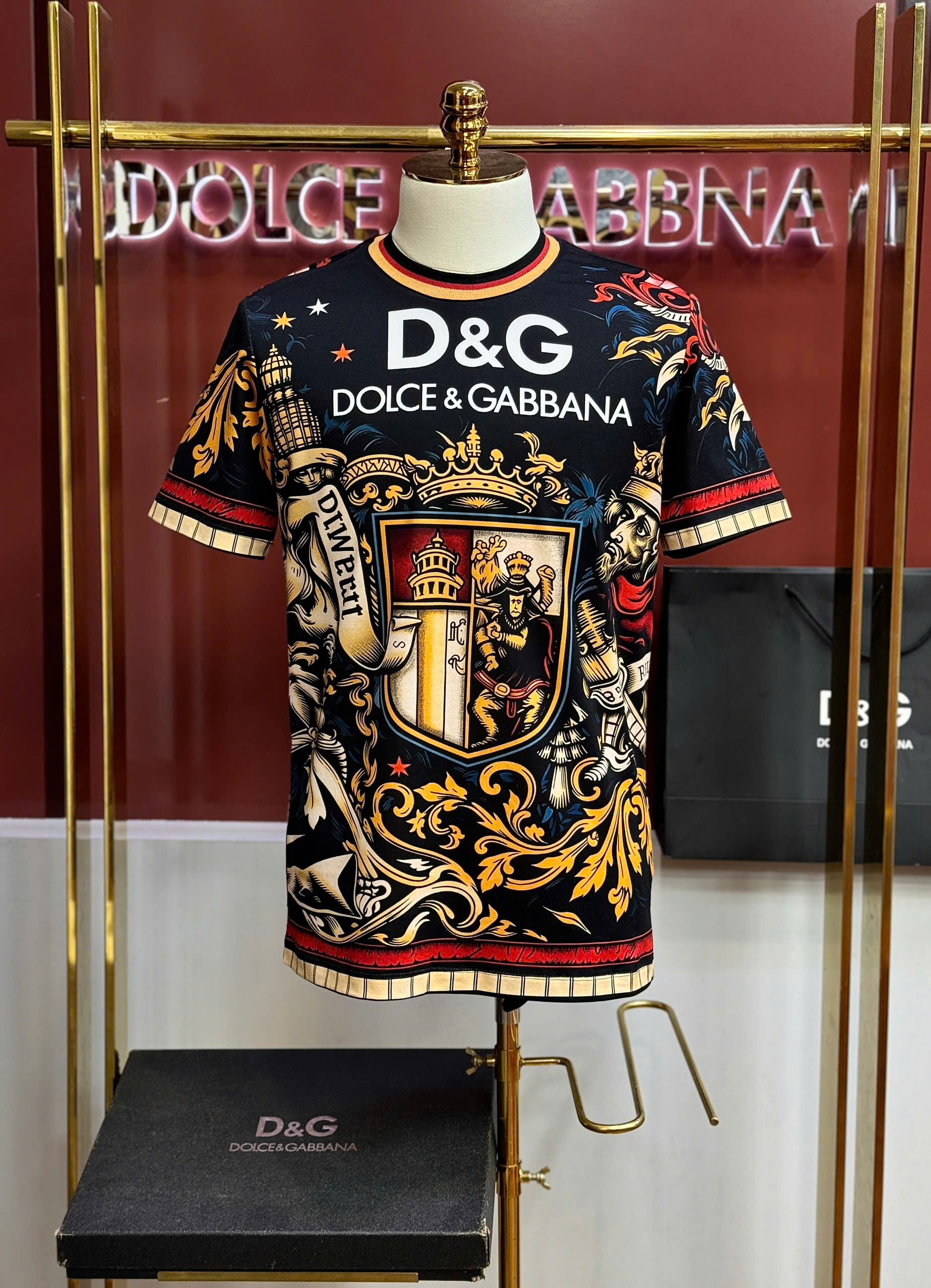 Áo phông T shirt Dolce Gabbana DG hình khiên quý tộc vương miện Like Auth 44-50 MK CD