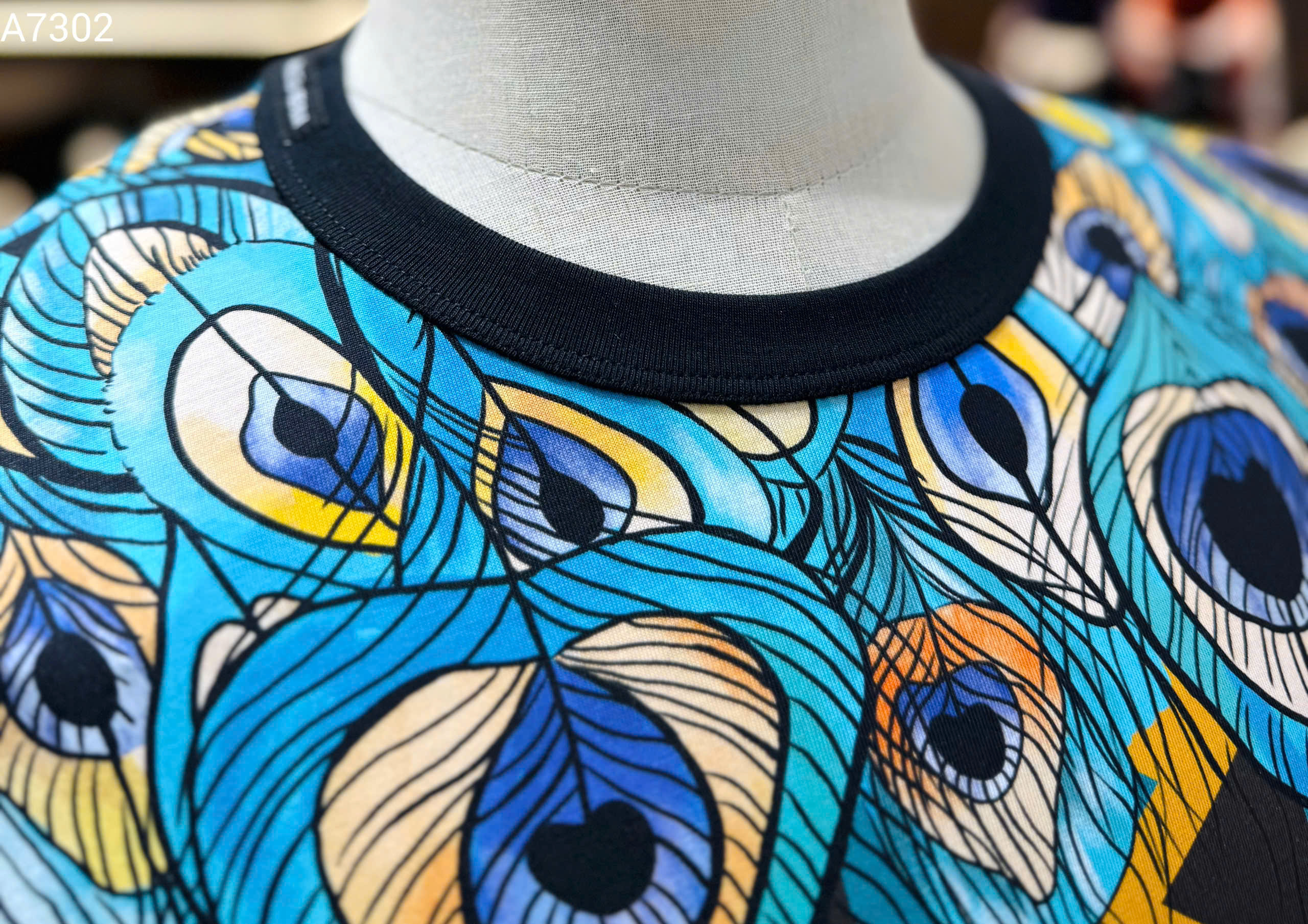 Áo phông T shirt Dolce Gabbana DG họa tiết lông công phối mê cung Vàng Like Auth 46-52 MK