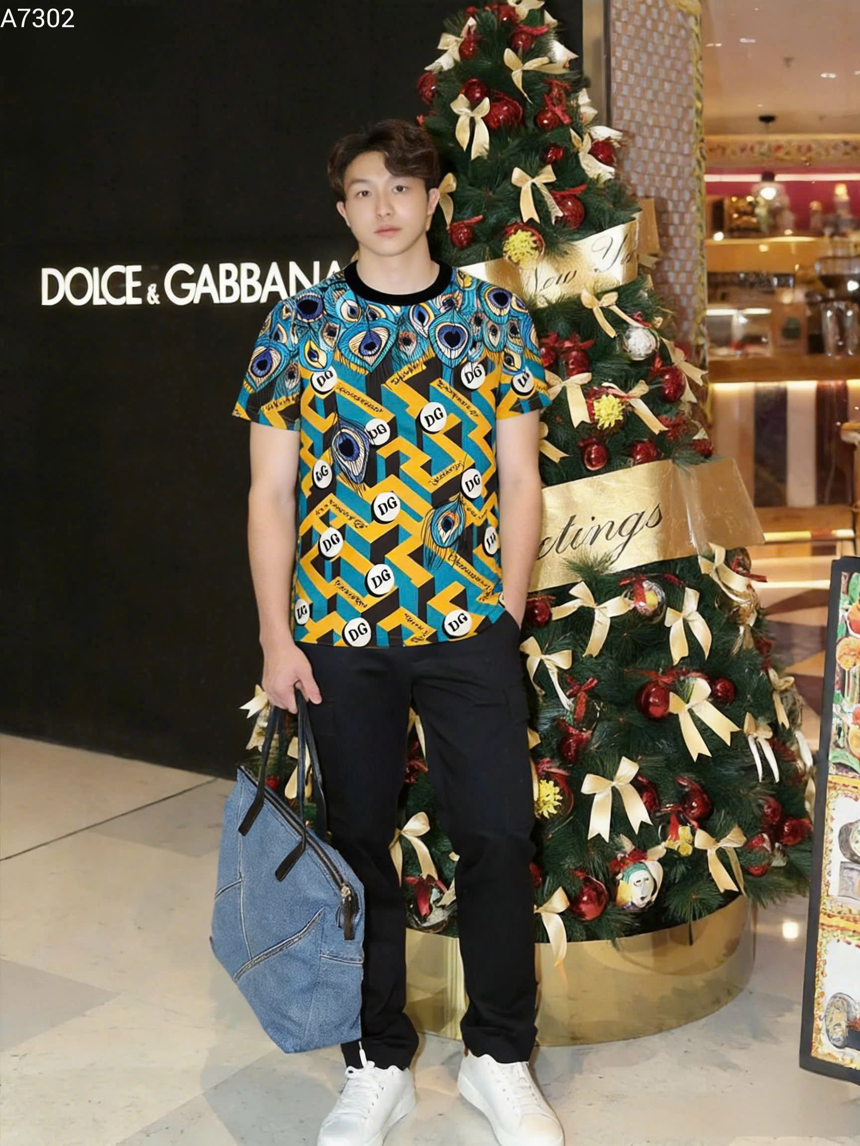 Áo phông T shirt Dolce Gabbana DG họa tiết lông công phối mê cung Vàng Like Auth 46-52 MK