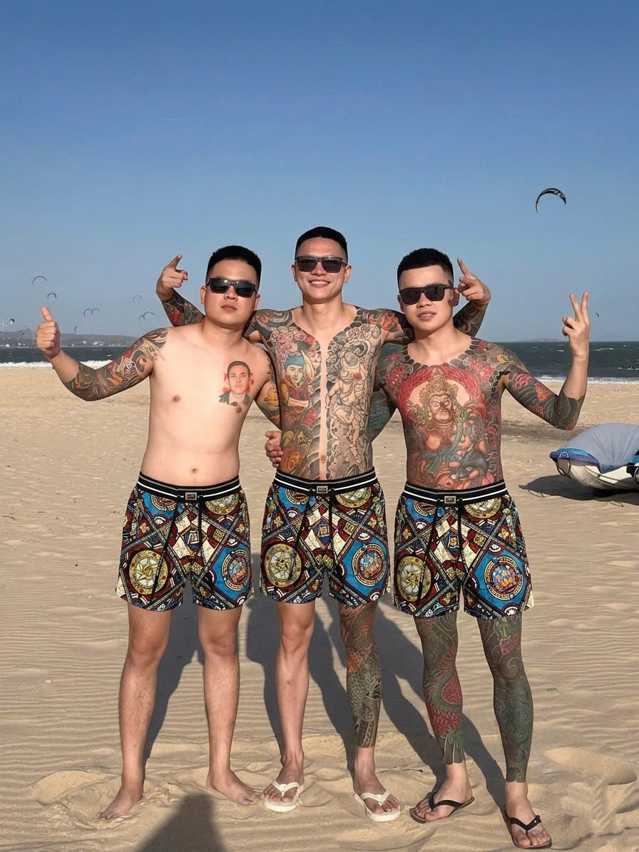 Quần short đùi gió hình Dolce Gabbana DG họa tiết vạn hoa nhiều vương miện 44-50 NV