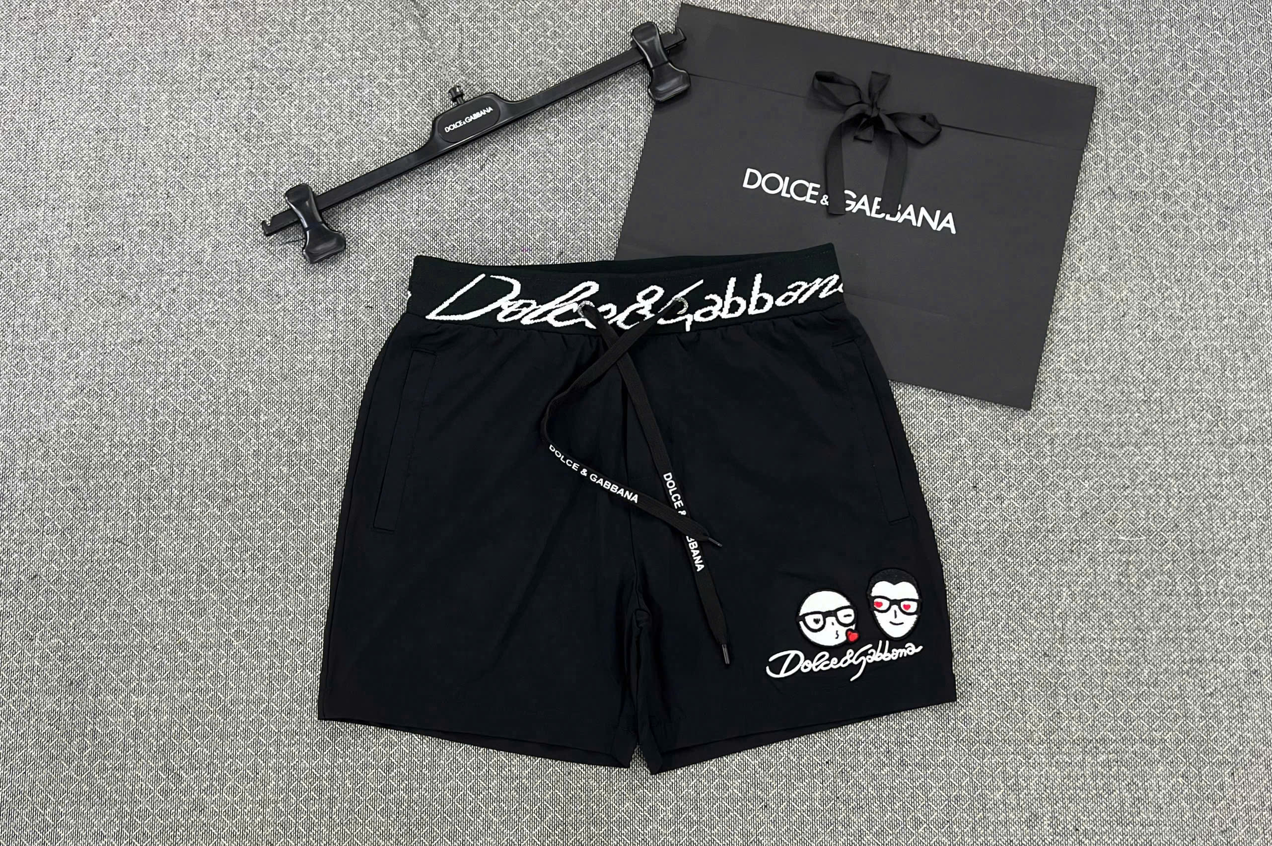 Quần short đùi gió hình Dolce Gabbana DG logo thêu cạp đùi Like Auth 44-50 MK