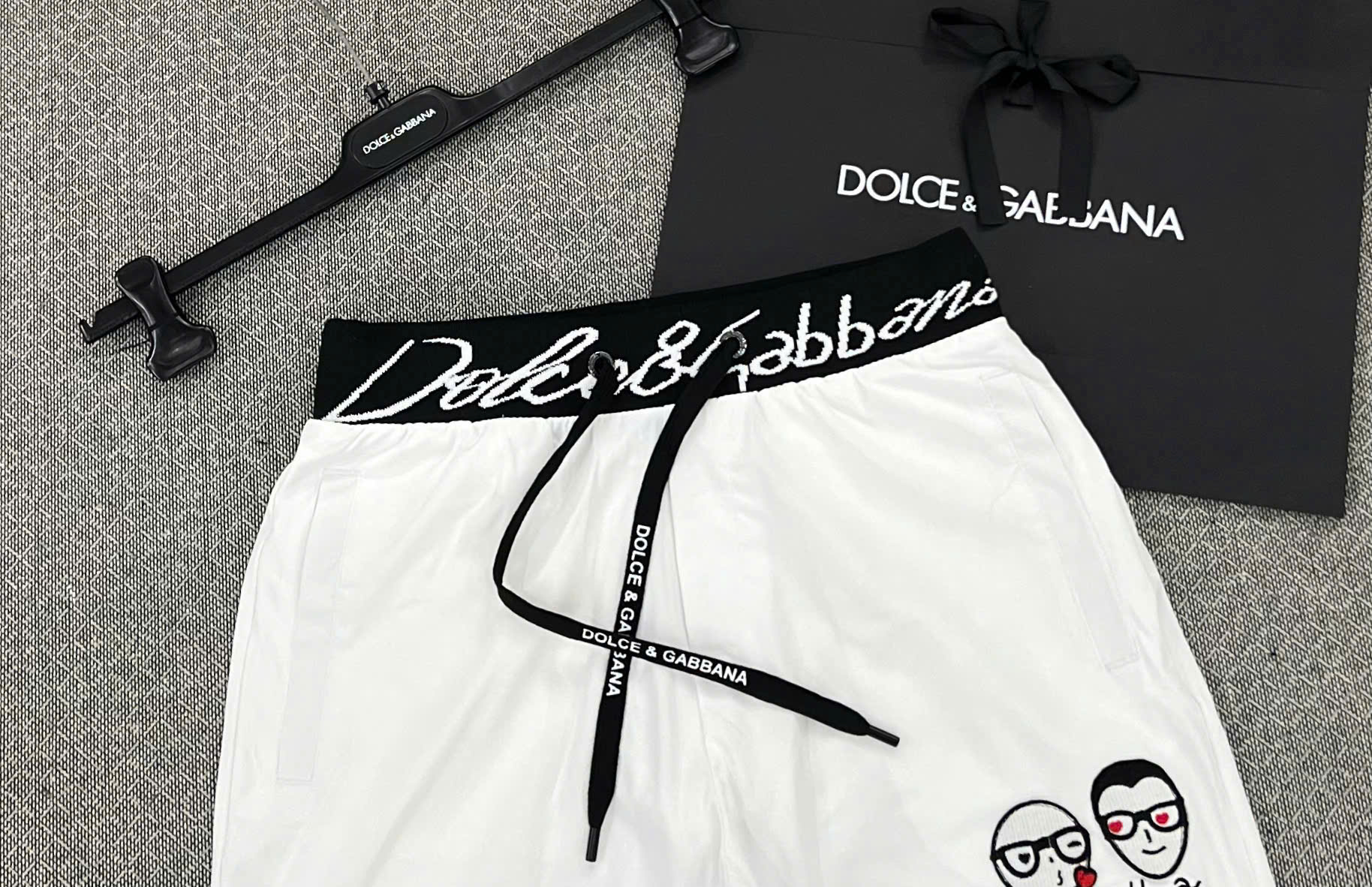 Quần short đùi gió hình Dolce Gabbana DG logo thêu cạp đùi Like Auth 44-50 MK
