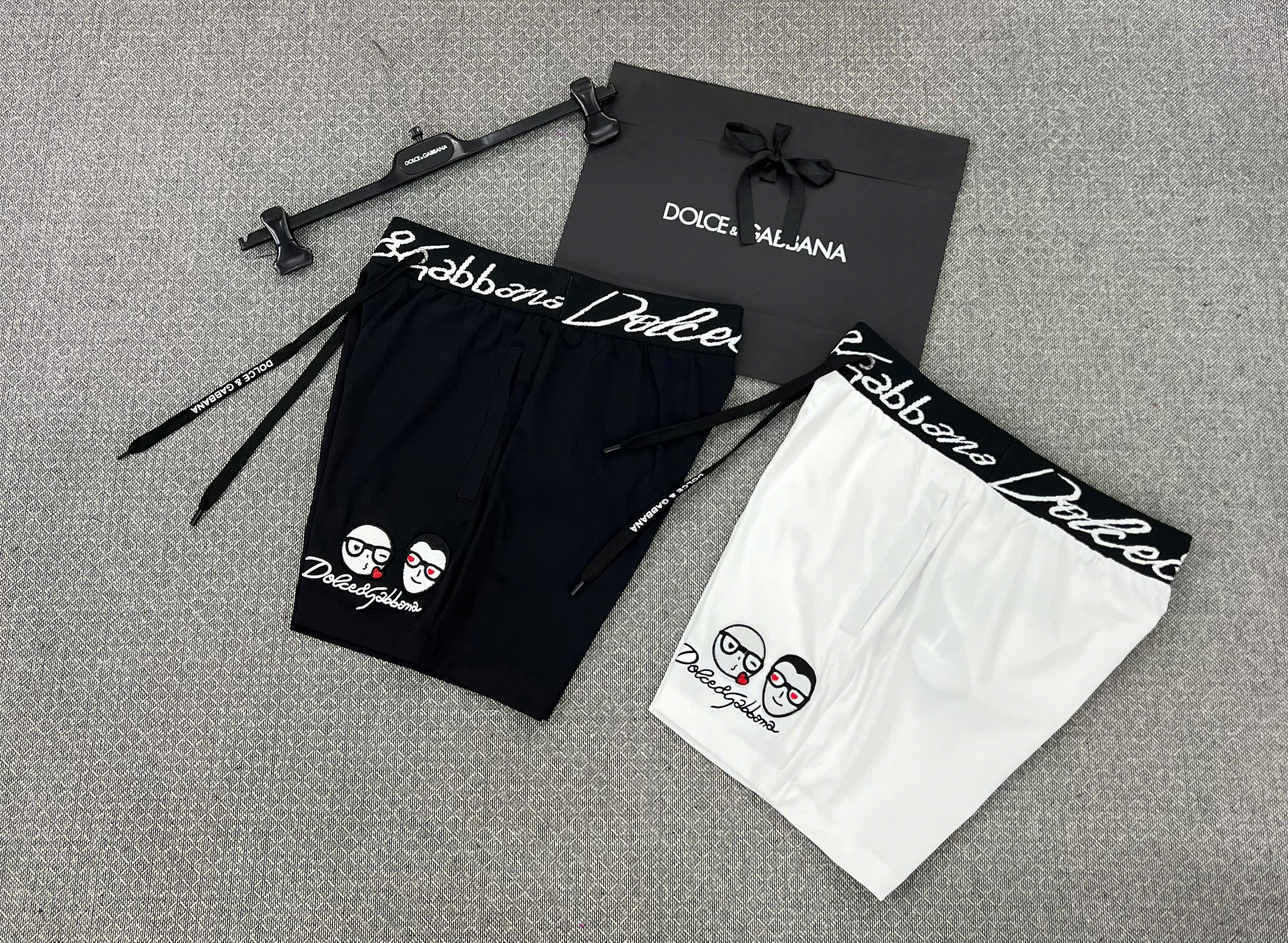 Quần short đùi gió hình Dolce Gabbana DG logo thêu cạp đùi Like Auth 44-50 MK