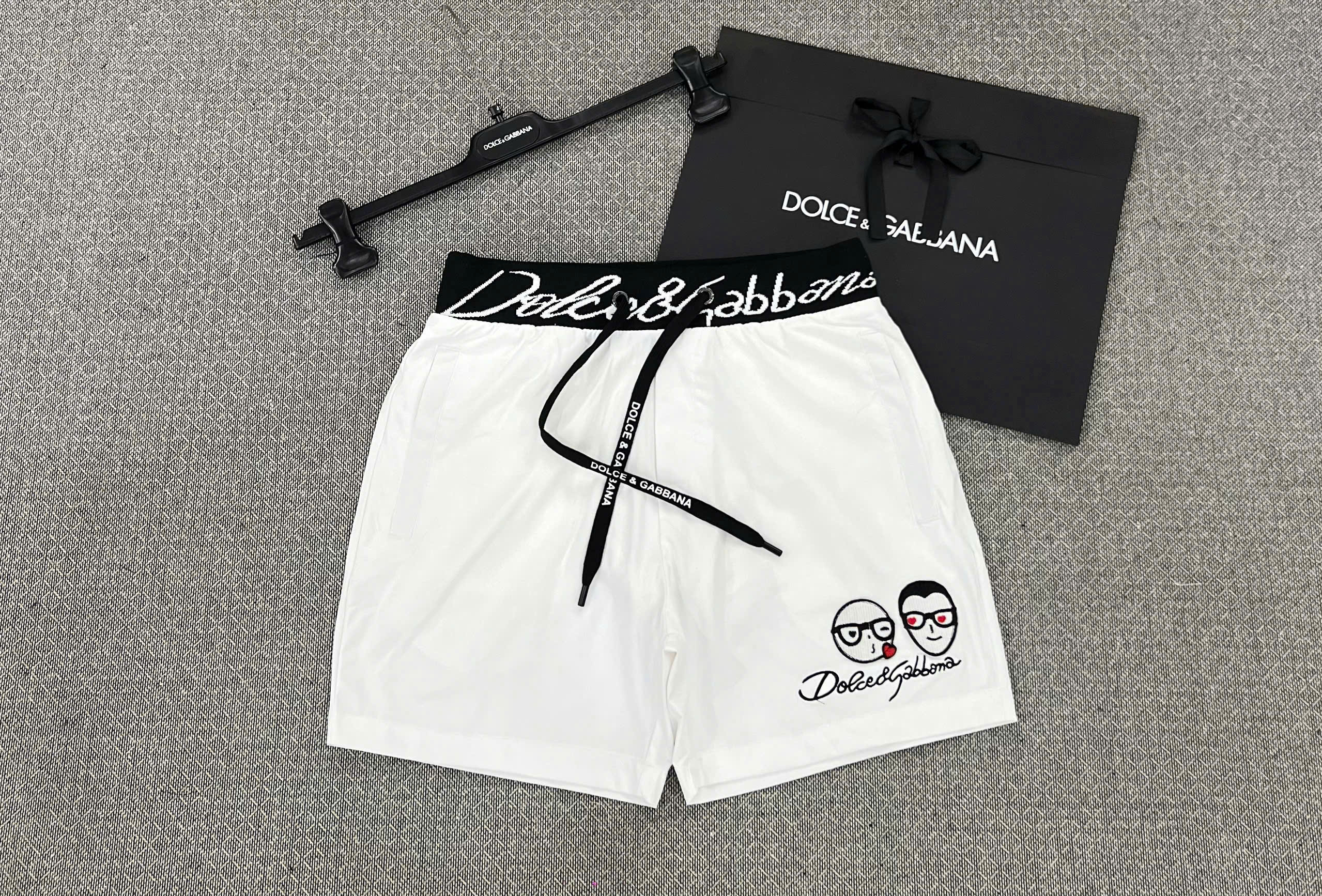 Quần short đùi gió hình Dolce Gabbana DG logo thêu cạp đùi Like Auth 44-50 MK