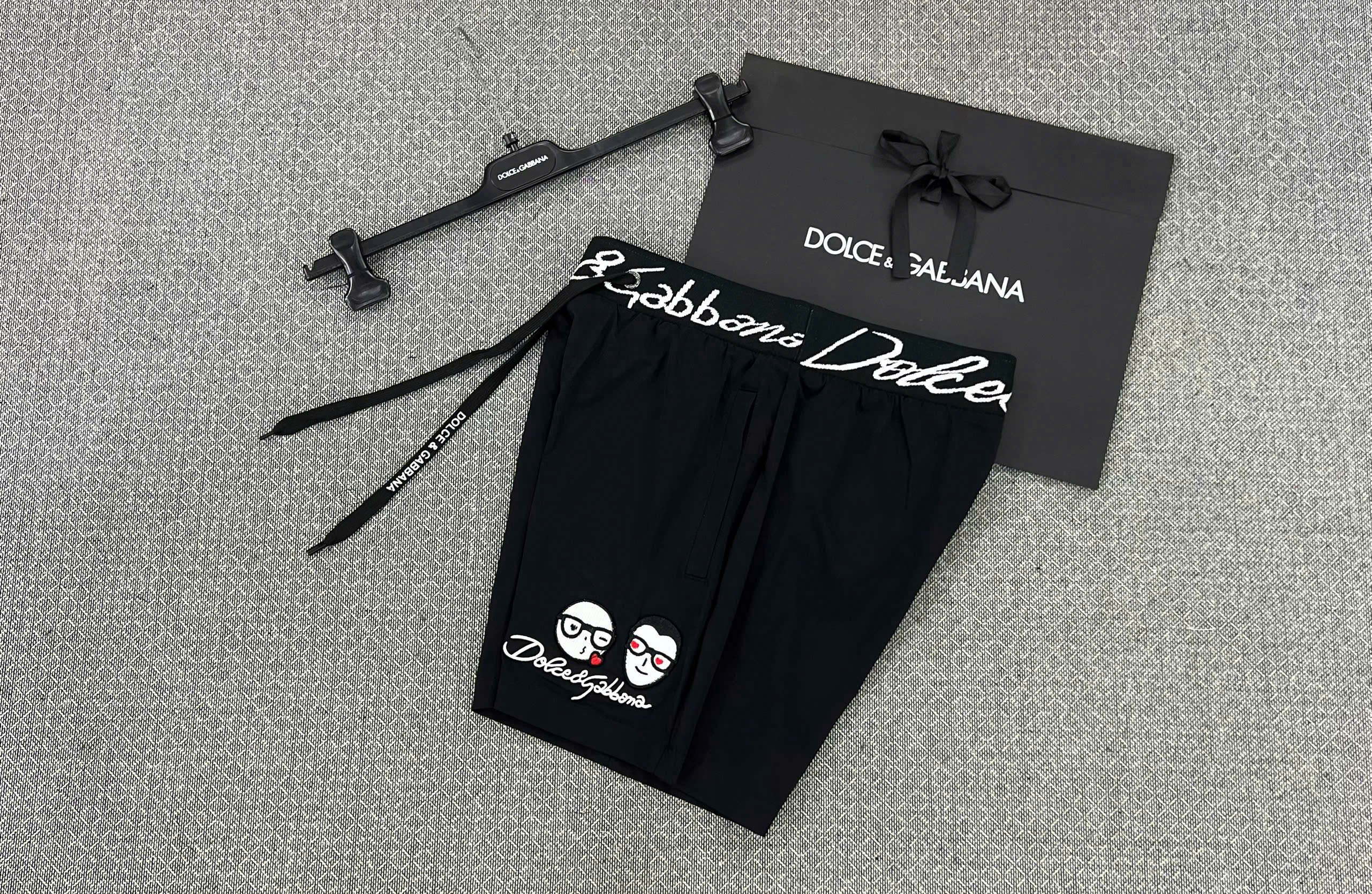 Quần short đùi gió hình Dolce Gabbana DG logo thêu cạp đùi Like Auth 44-50 MK