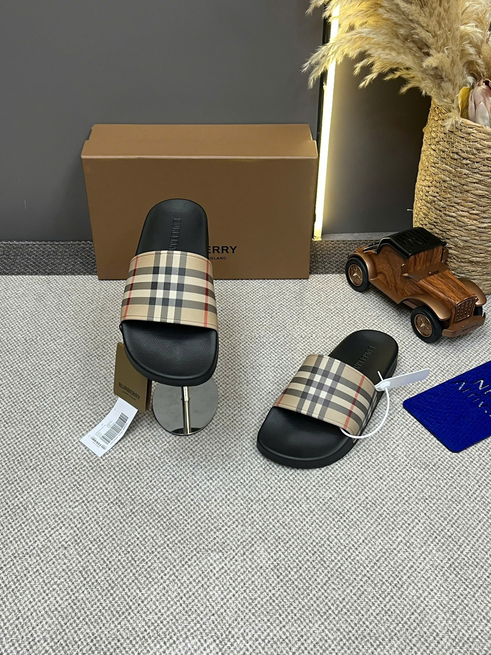 Dép lê quai ngang Burberry BBR Vintage Check kẻ sọc Đen Trắng Đỏ Like Auth 38-45 PLD