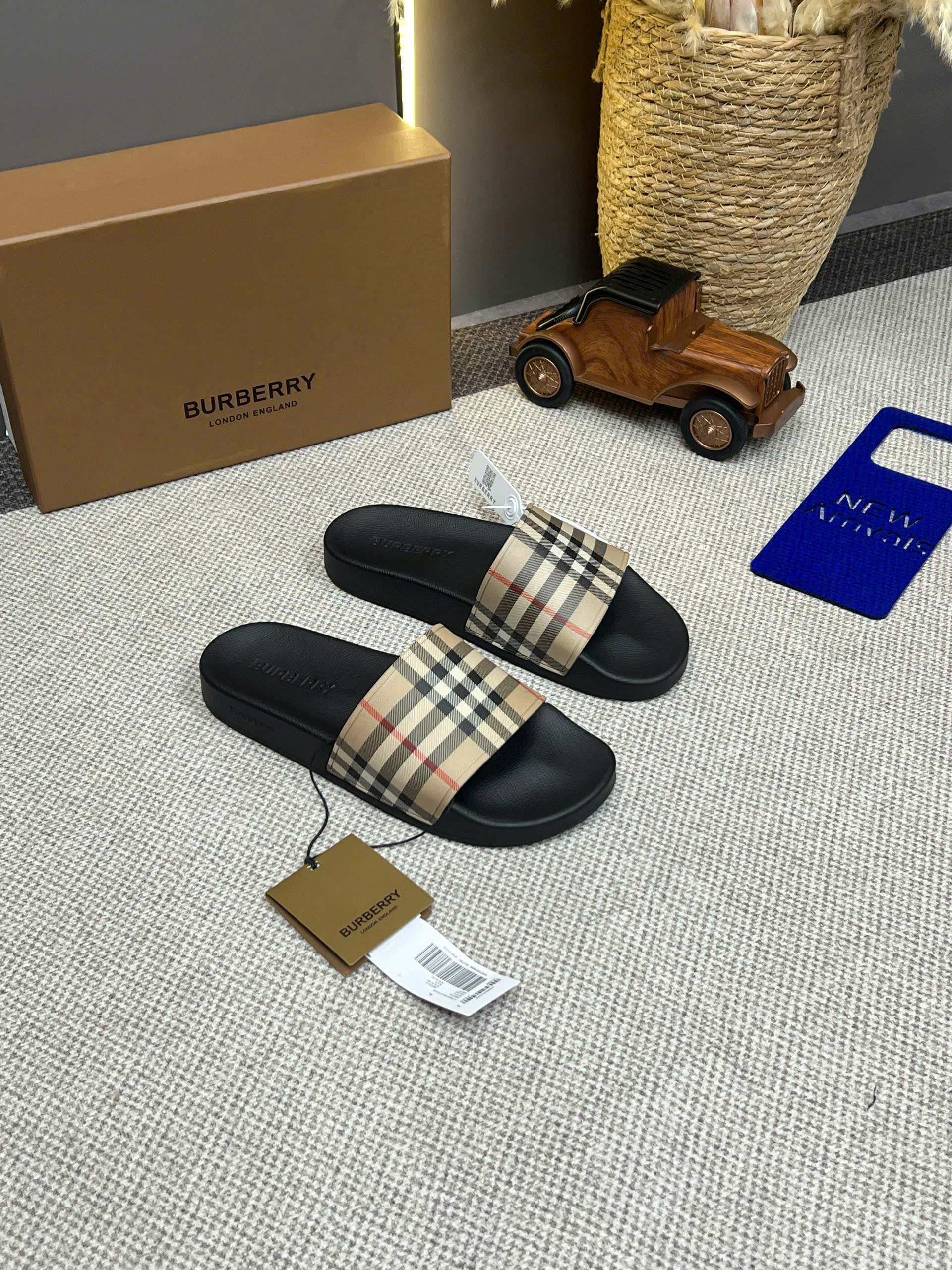 Dép lê quai ngang Burberry BBR Vintage Check kẻ sọc Đen Trắng Đỏ Like Auth 38-45 PLD