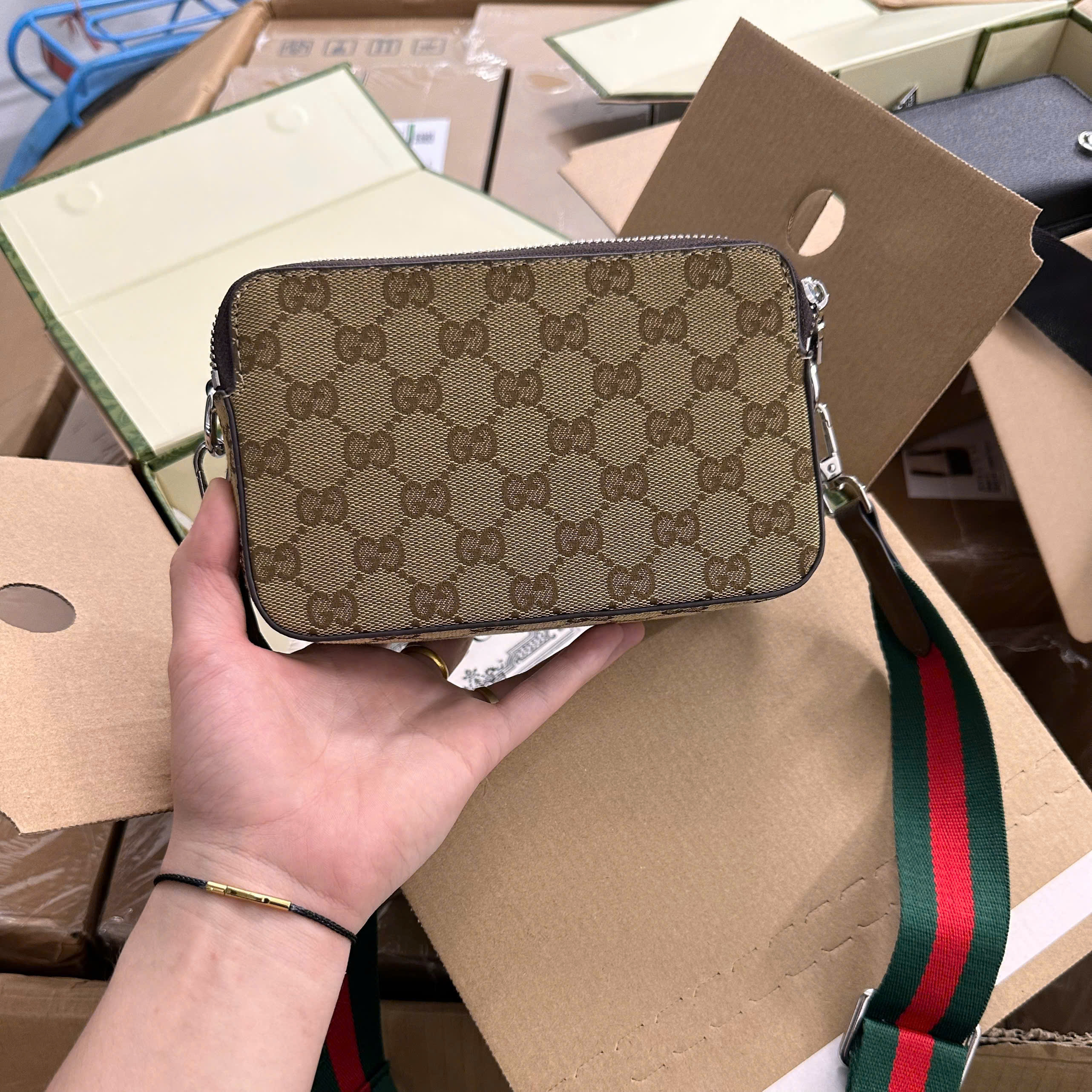 Túi hộp đeo chéo Gucci GG Canvas màu beige Like Auth MK