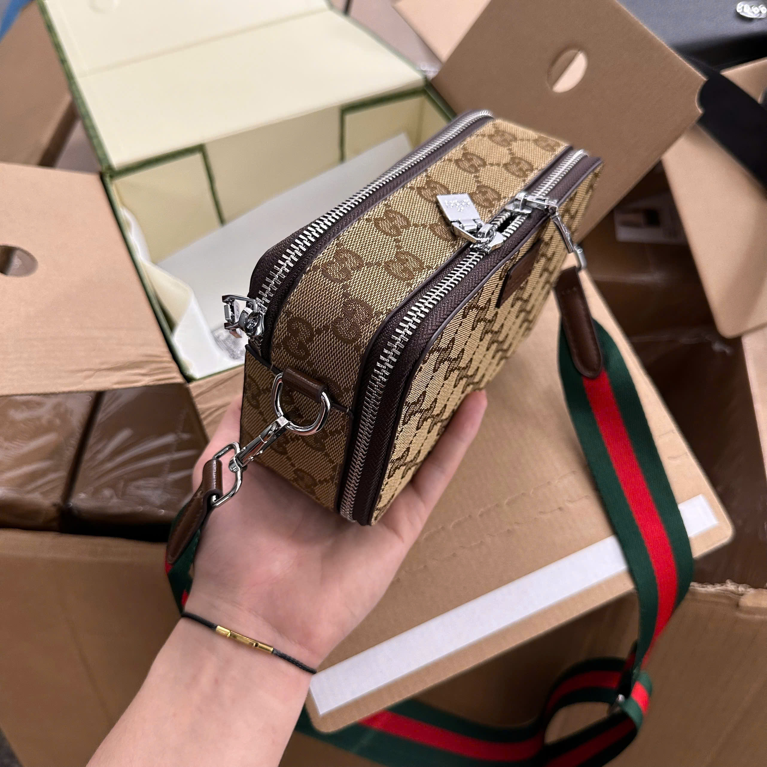 Túi hộp đeo chéo Gucci GG Canvas màu beige Like Auth MK