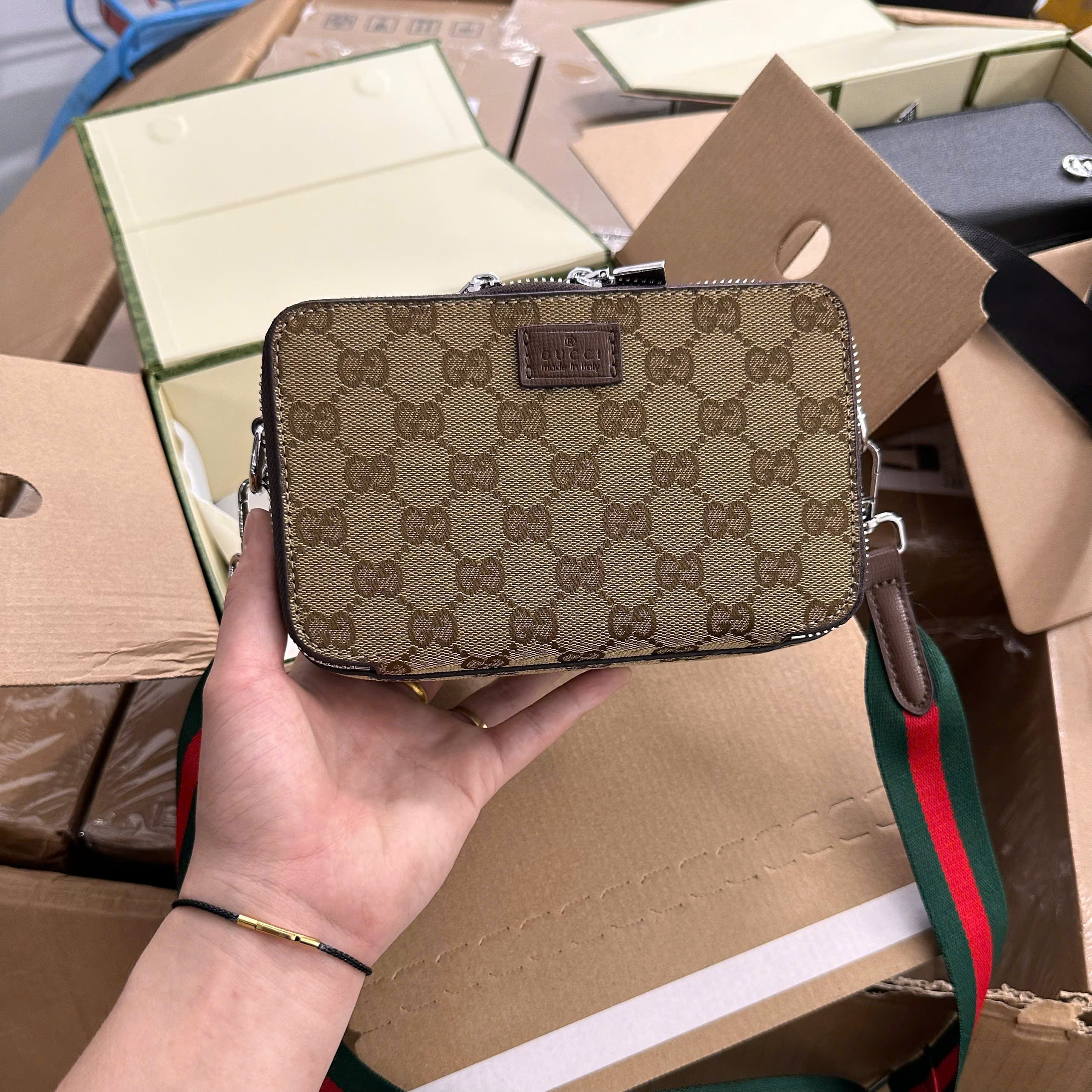 Túi hộp đeo chéo Gucci GG Canvas màu beige Like Auth MK