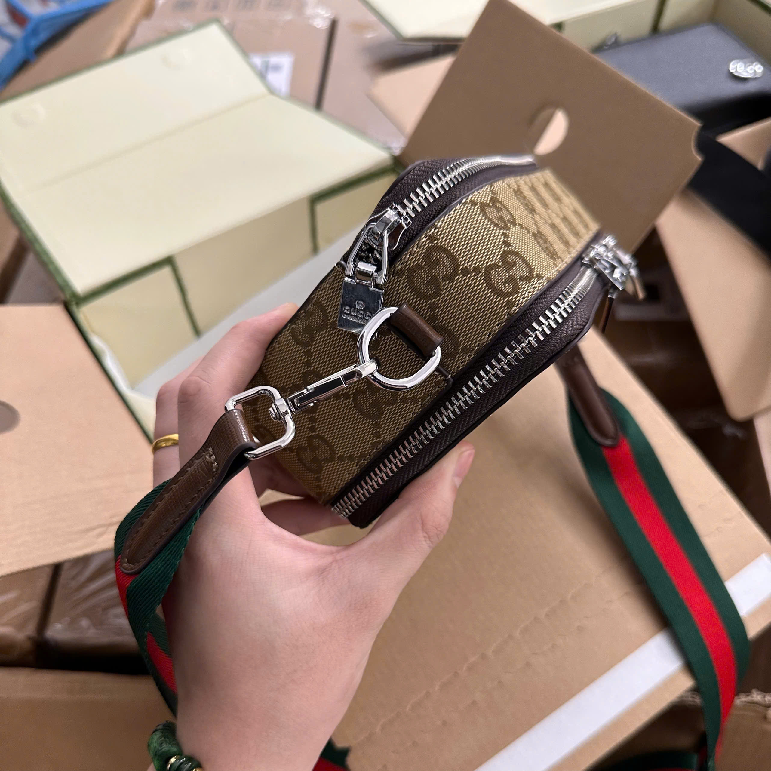 Túi hộp đeo chéo Gucci GG Canvas màu beige Like Auth MK