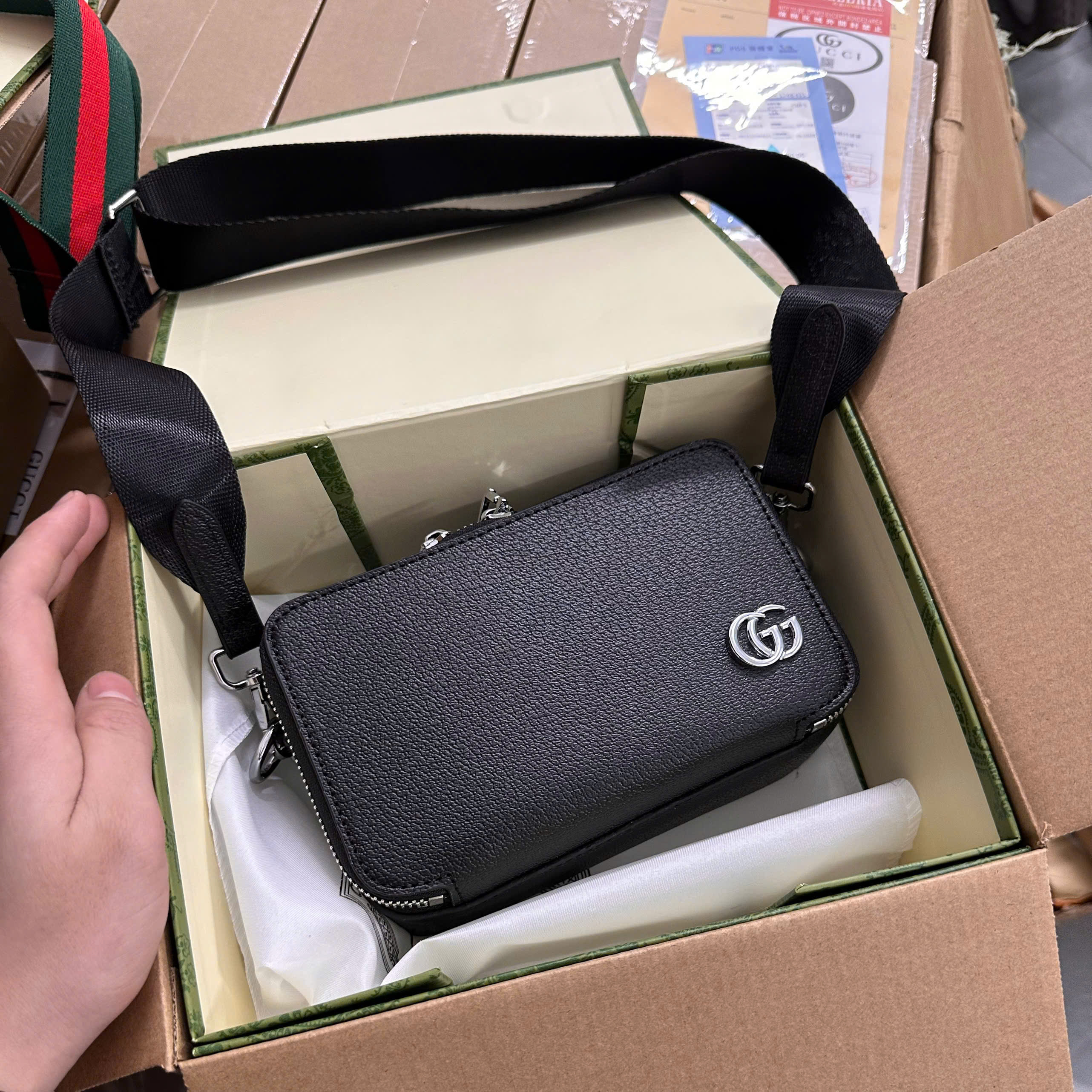 Túi hộp đeo chéo Gucci GG Đen sần logo tag bạc Like Auth MK