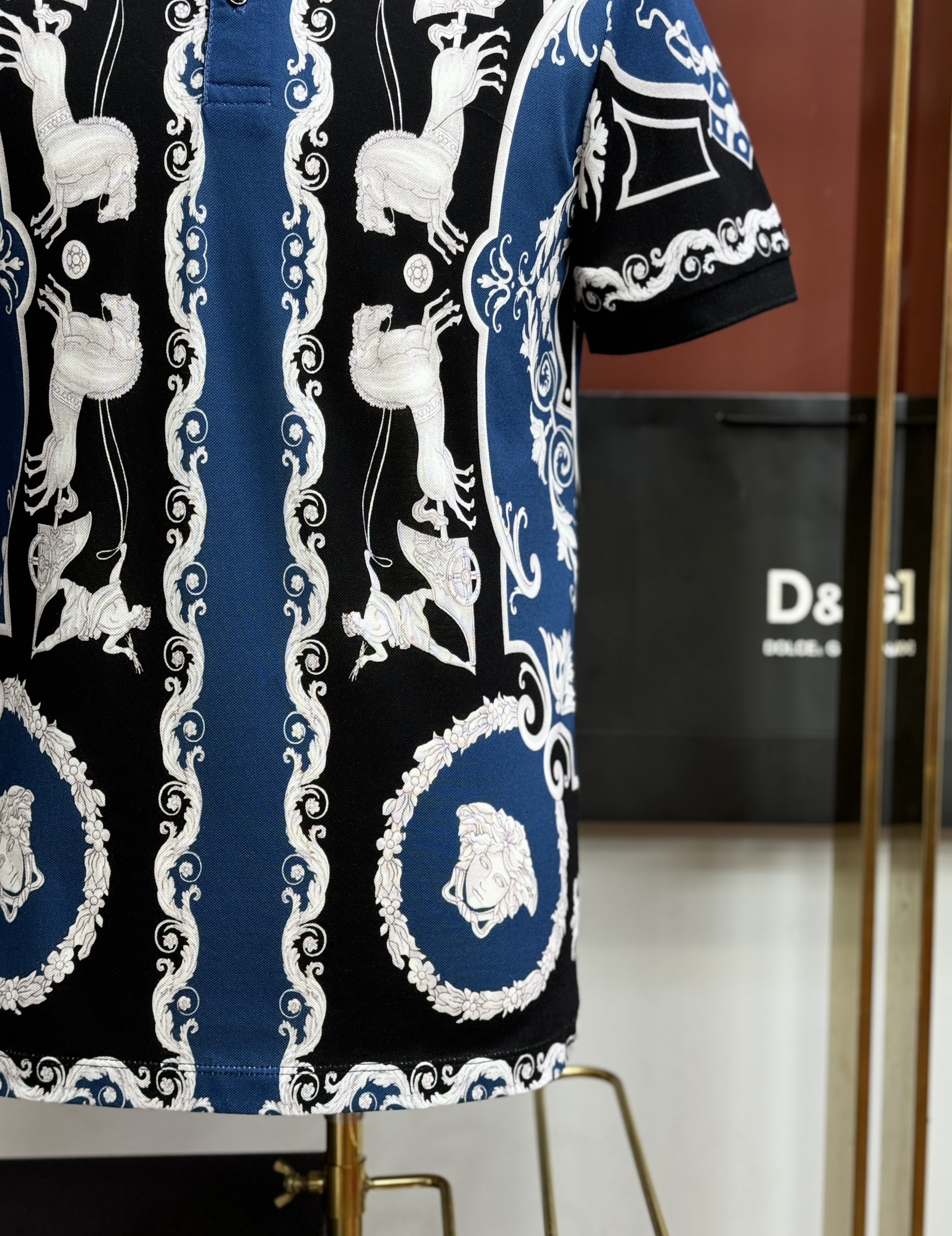 Áo polo hình Dolce Gabbana DG họa tiết Kỵ Sỹ Roma Xanh Than Like AUth 44-50 CD