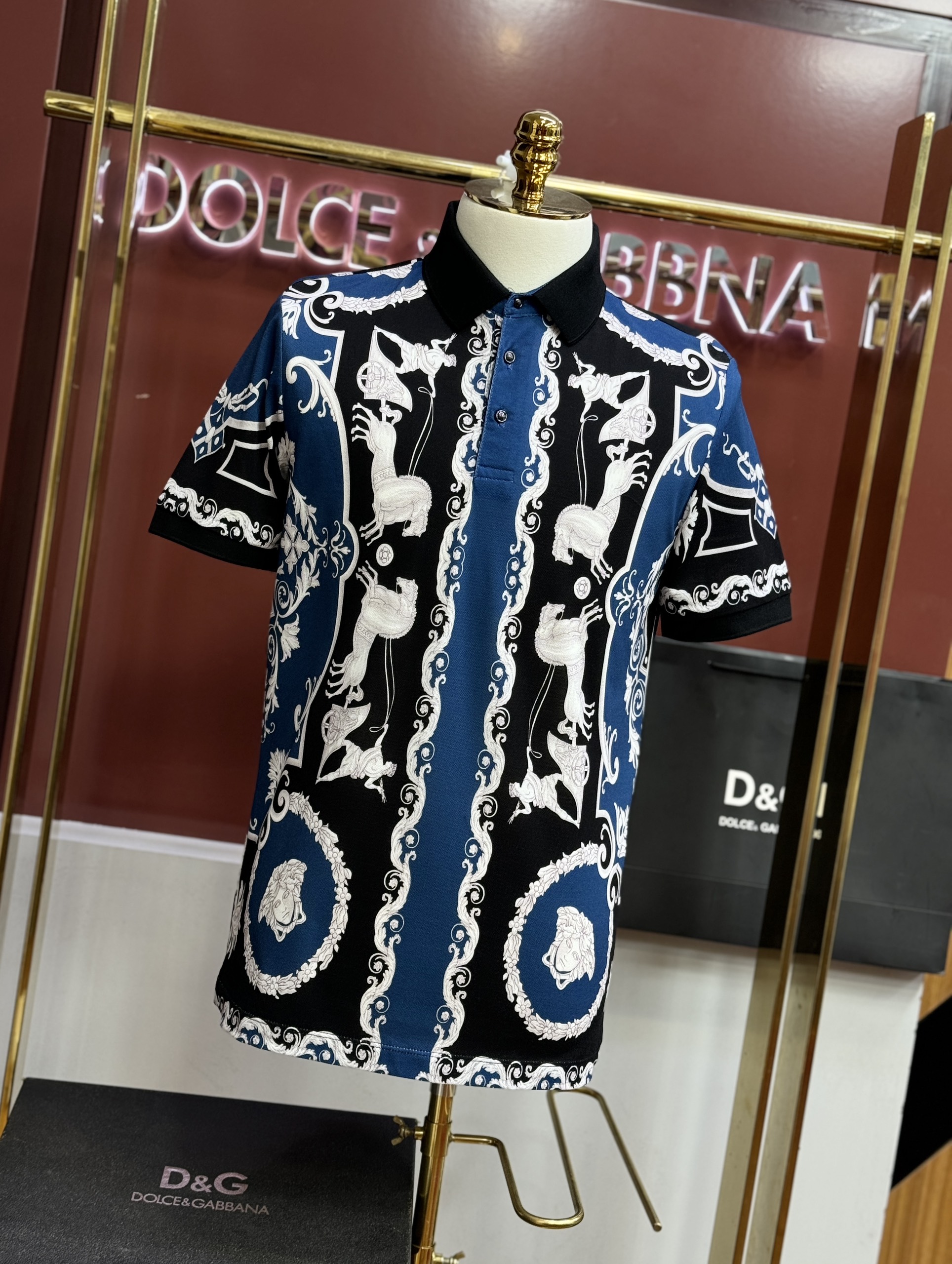 Áo polo hình Dolce Gabbana DG họa tiết Kỵ Sỹ Roma Xanh Than Like AUth 44-50 CD