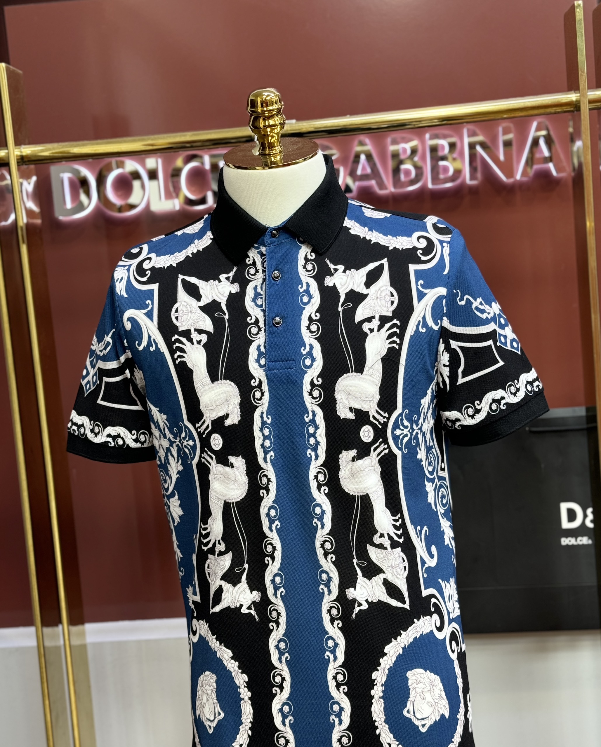 Áo polo hình Dolce Gabbana DG họa tiết Kỵ Sỹ Roma Xanh Than Like AUth 44-50 CD