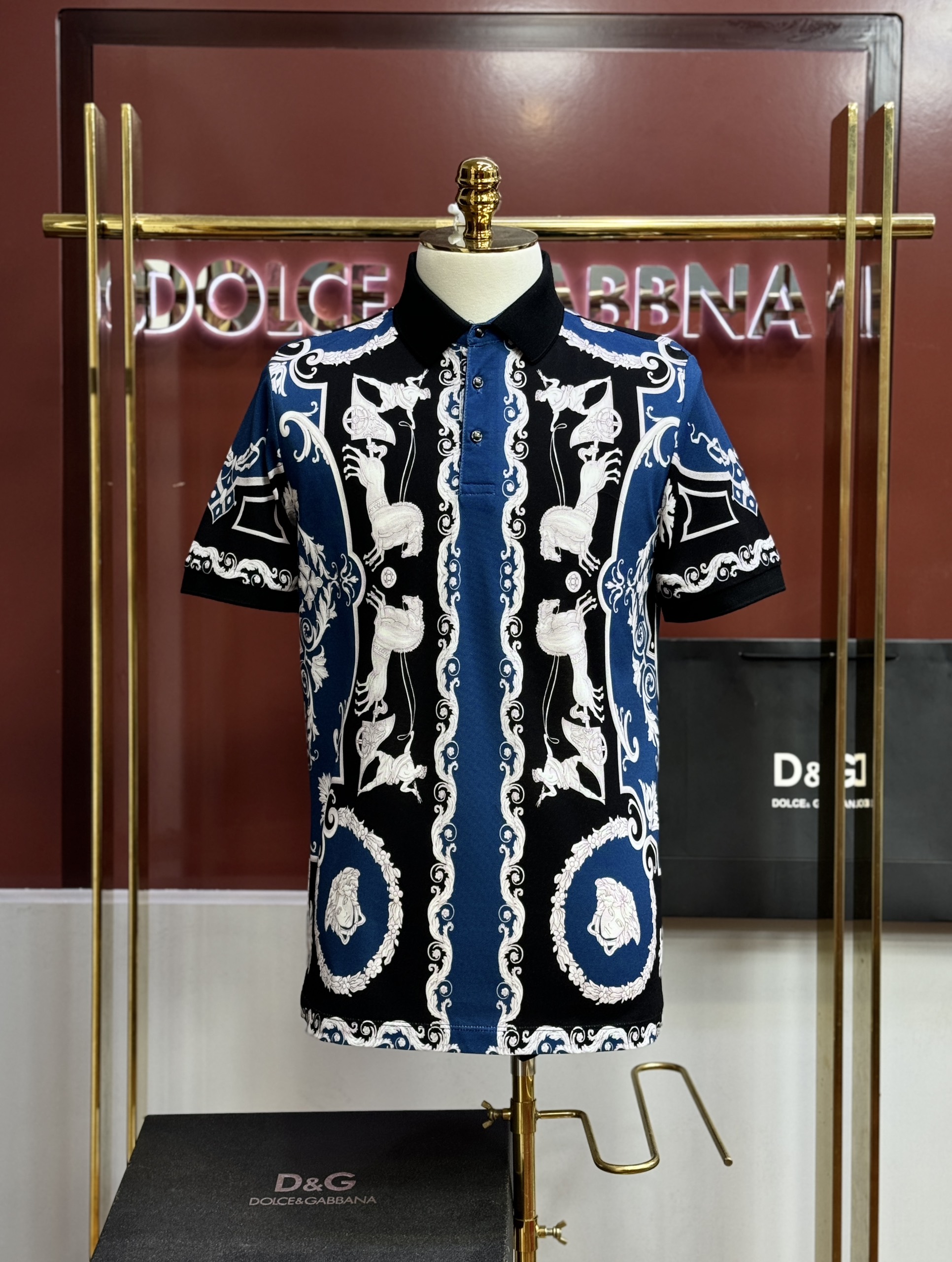 Áo polo hình Dolce Gabbana DG họa tiết Kỵ Sỹ Roma Xanh Than Like AUth 44-50 CD