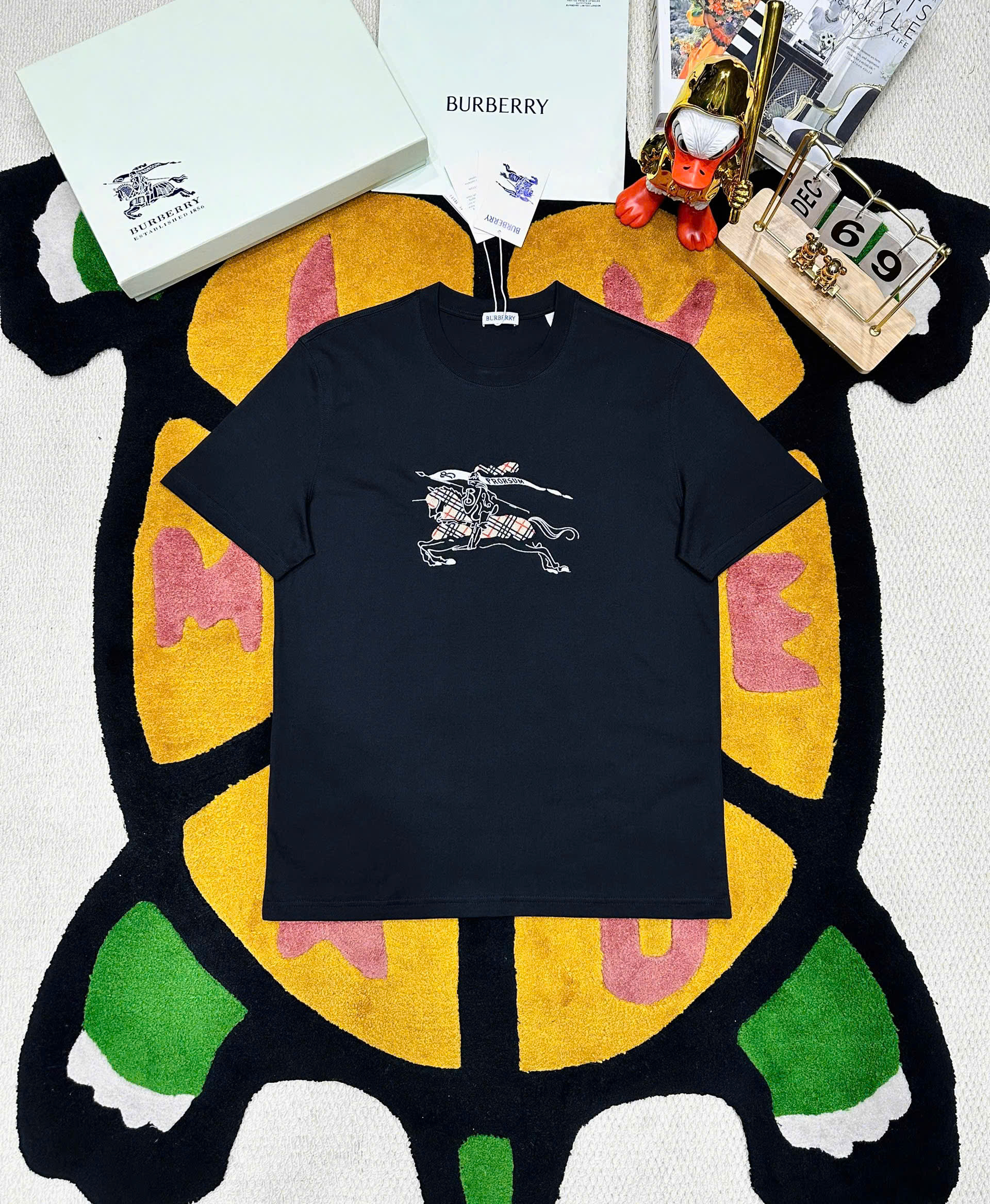 Áo phông T shirt Burberry BBR logo thêu ngựa bay ngực Like Auth S-L MK\Đen