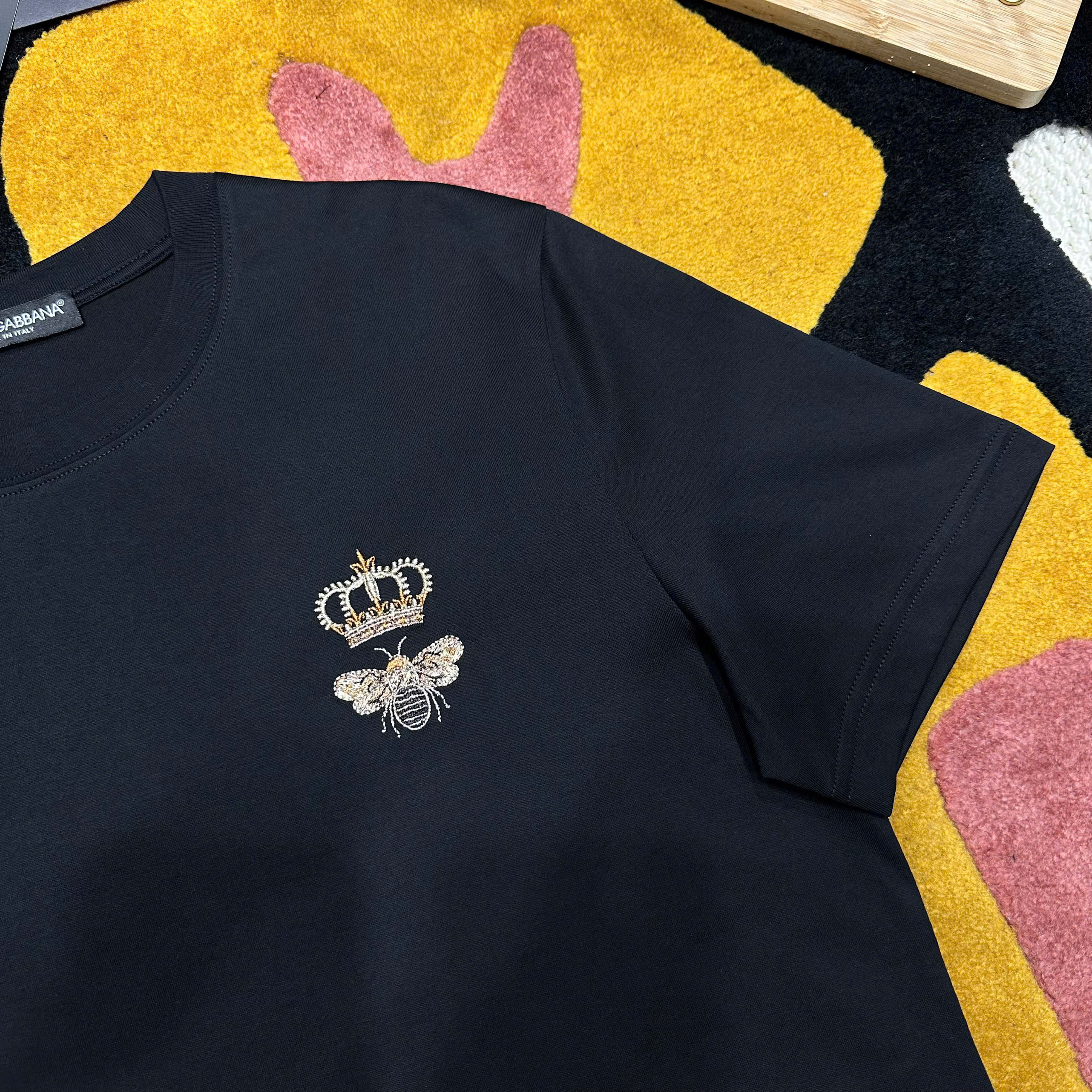 Áo phông T shirt Dolce Gabbana DG họa tiết Ong Vương Miện thêu ngực Like Auth S-L MK\Đen