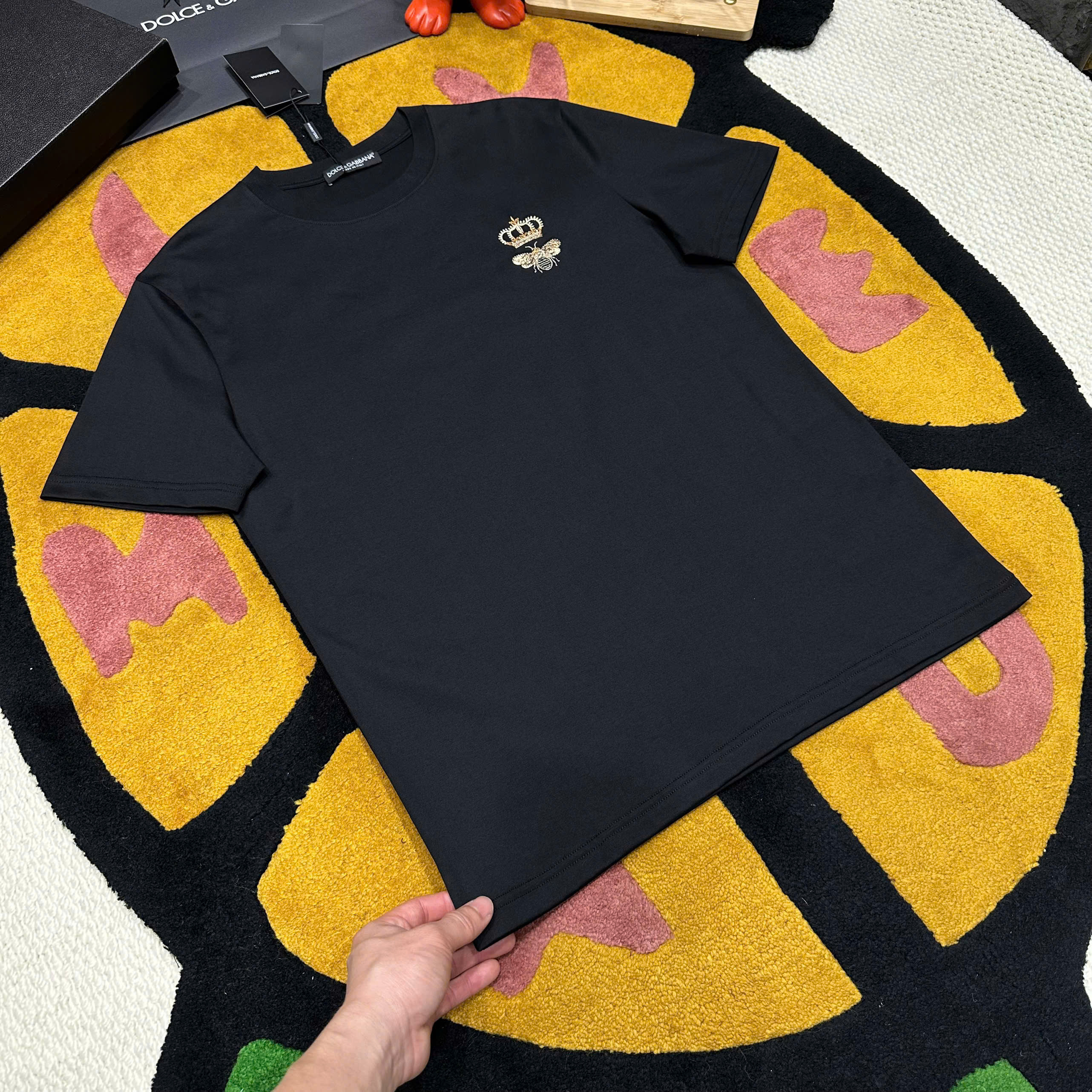 Áo phông T shirt Dolce Gabbana DG họa tiết Ong Vương Miện thêu ngực Like Auth S-L MK\Đen